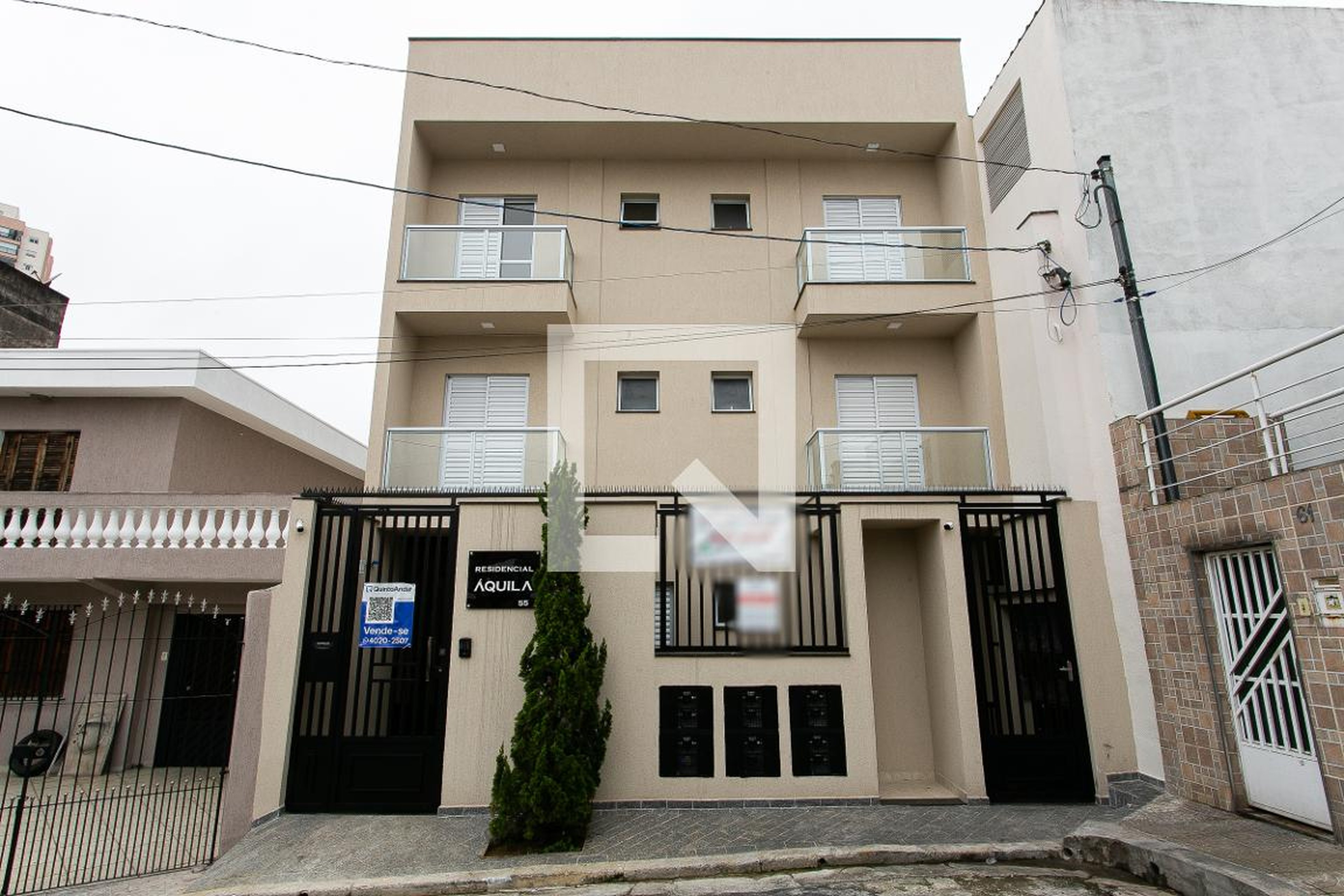 Fachada do Condomínio Condomínio em Rua Anicuns, 55