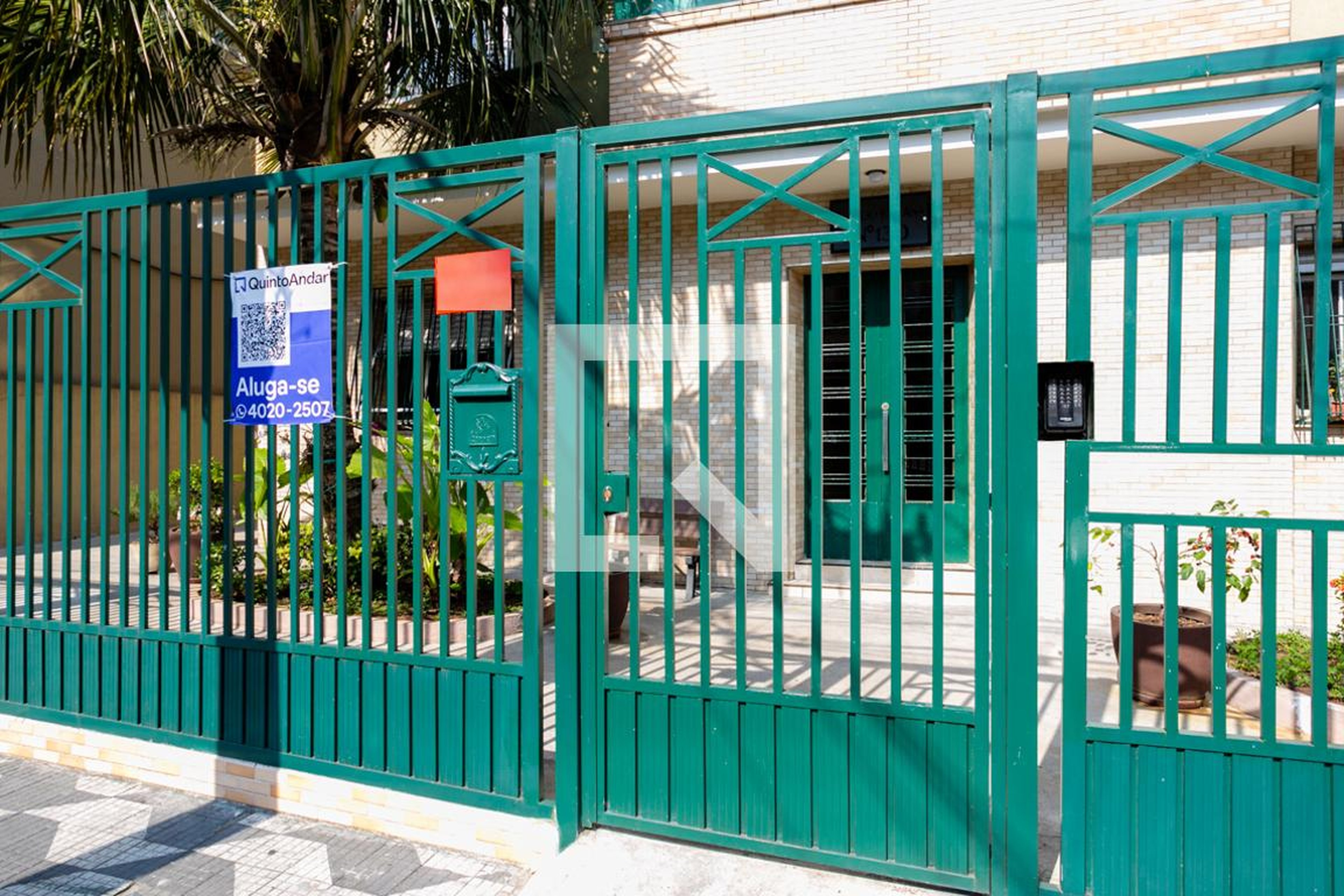 Fachada do condomínio Condomínio em Rua Doutor Artur Guimarães, 130