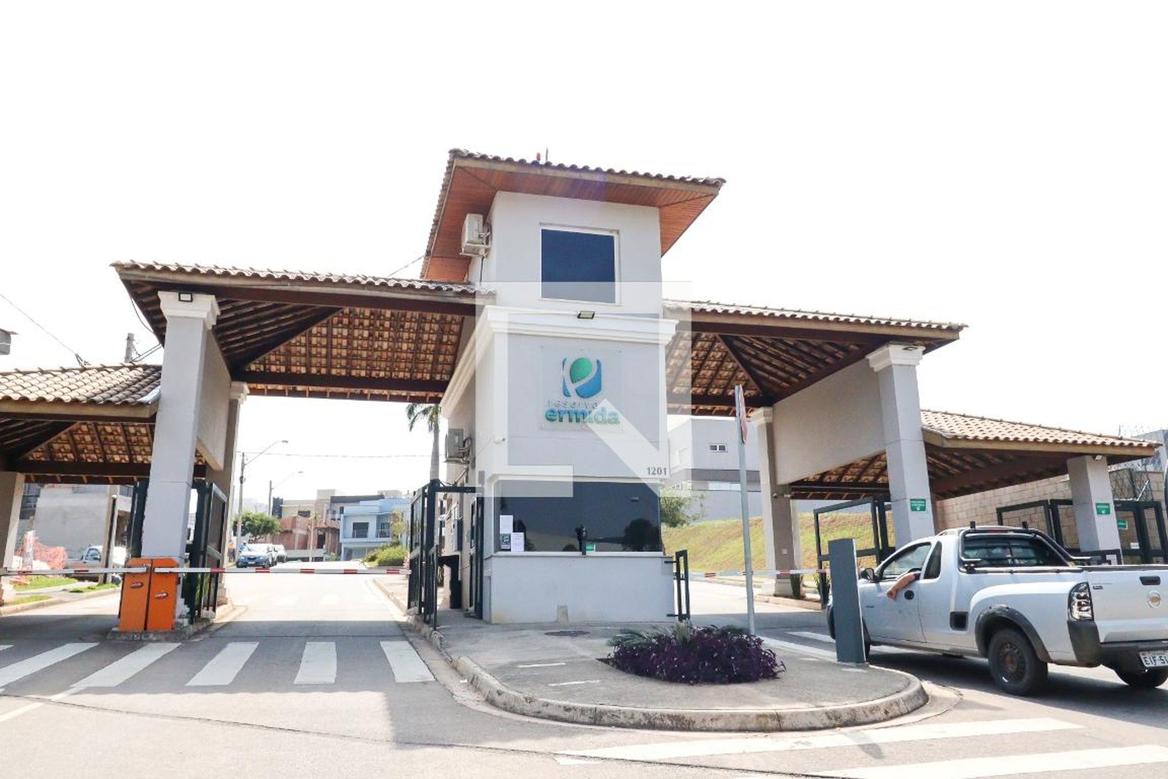 Fachada do Condomínio Condomínio Reserva Ermida II