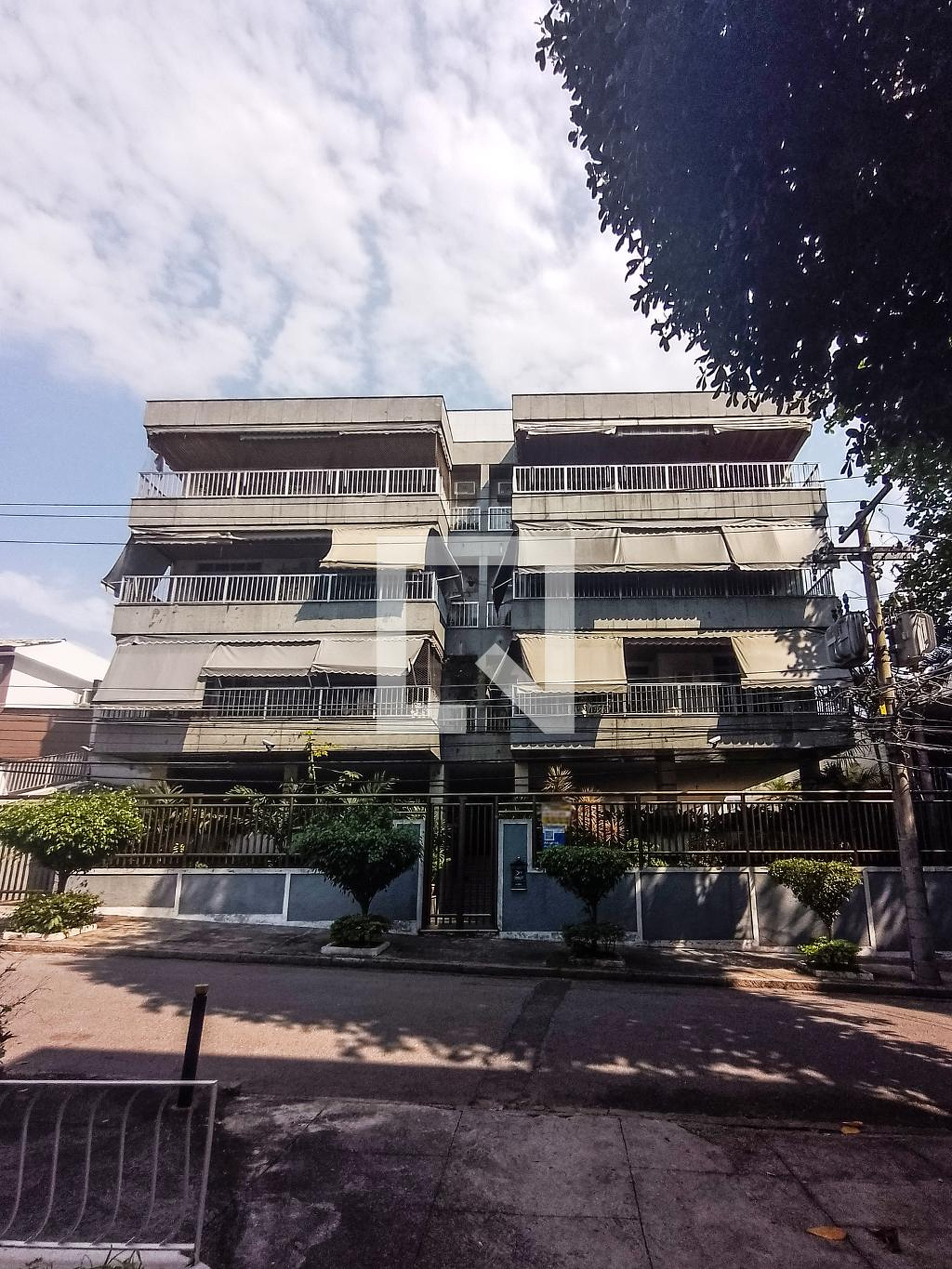 Fachada do Prédio Condomínio em Rua Juraci Camargo, 46