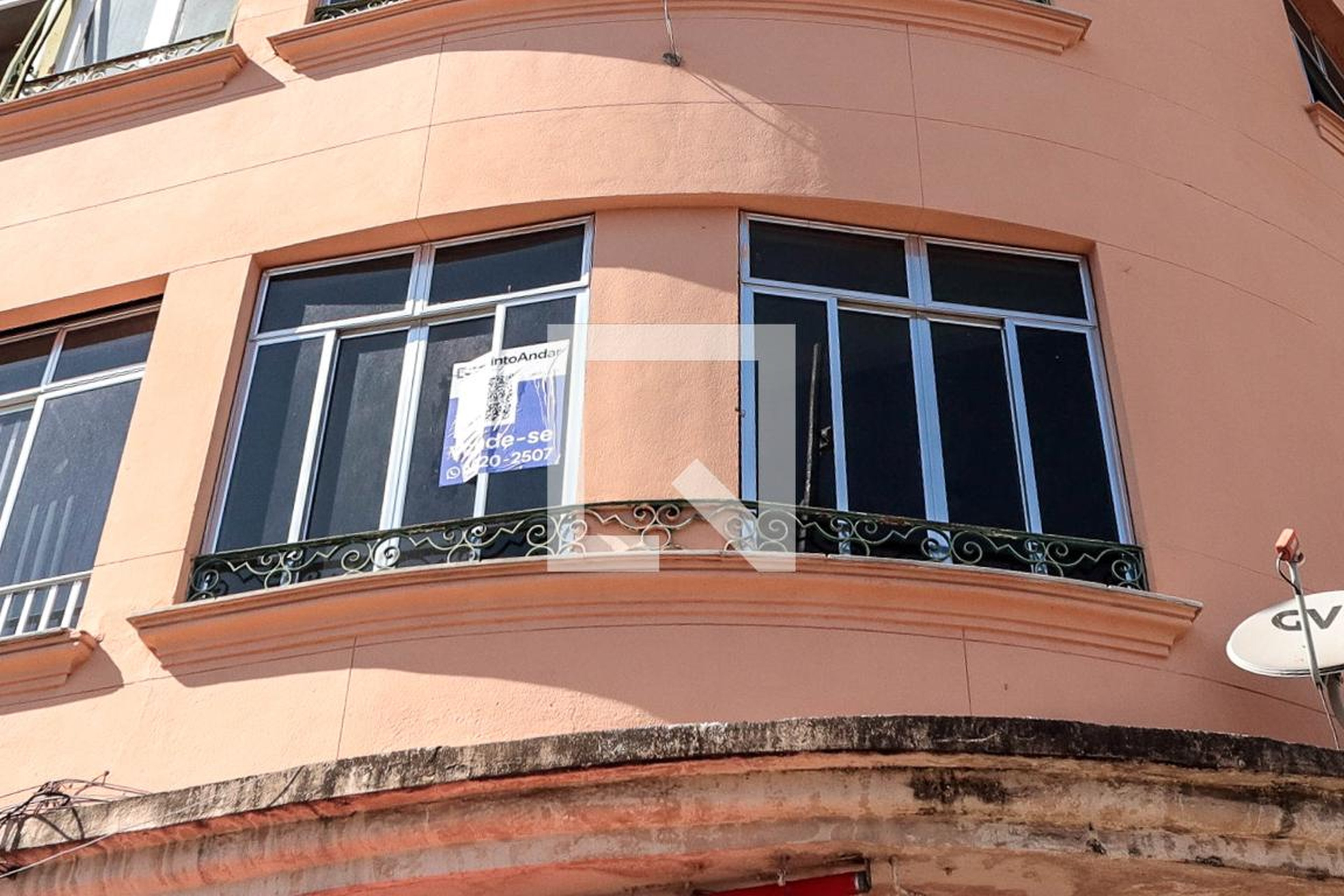 Fachada Condomínio em Rua Hermengarda, 11