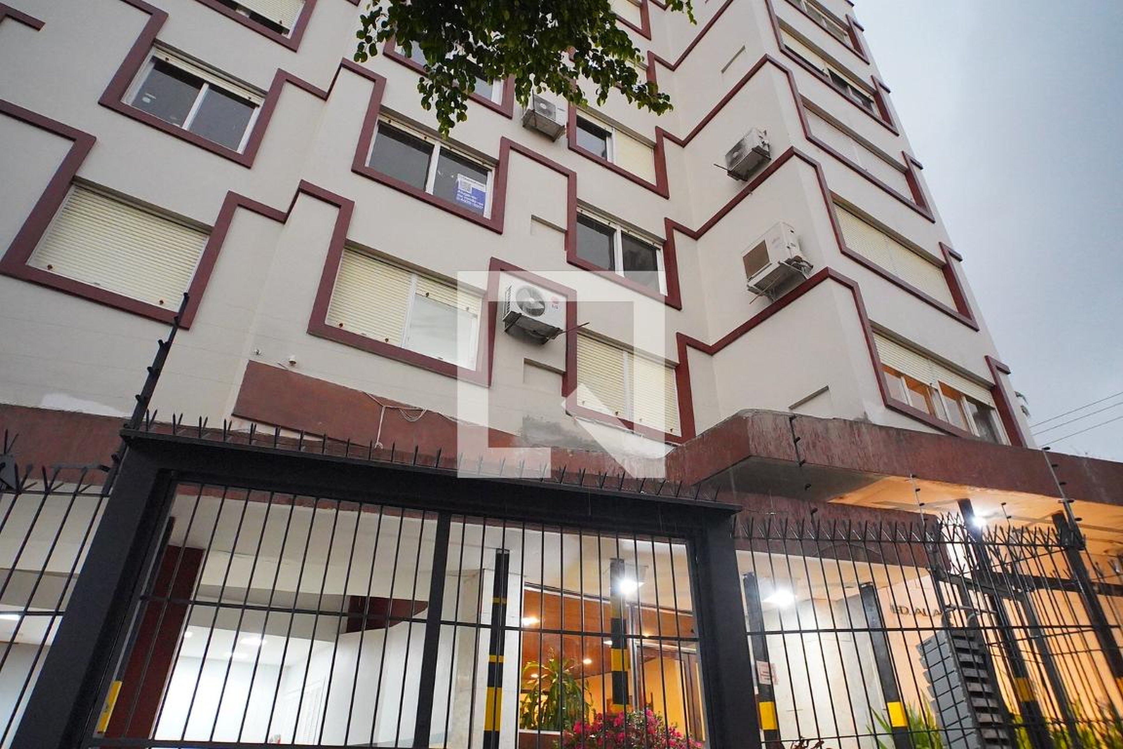 Fachada do Condomínio Edifício Alan