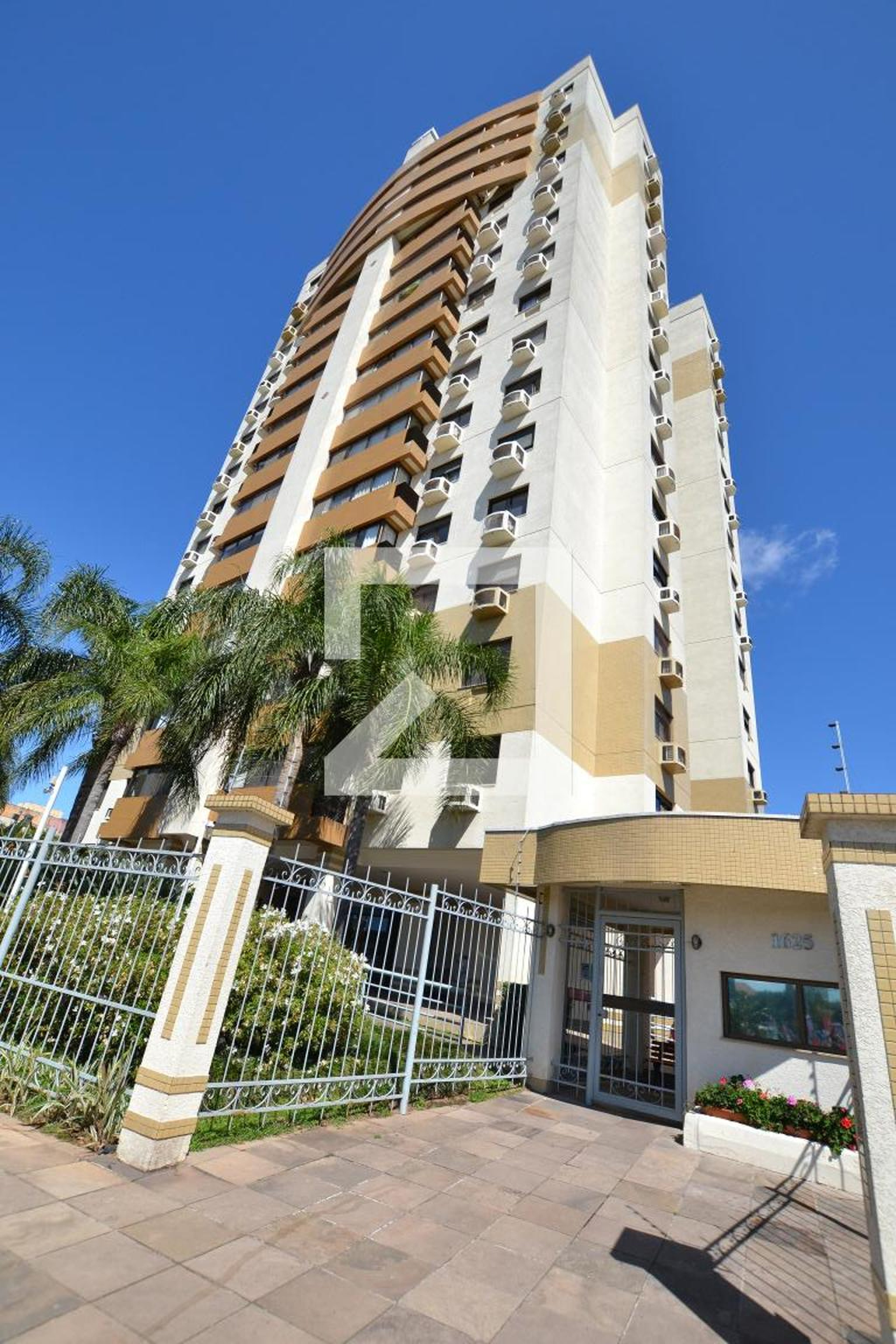 Fachada do Condomínio Condomínio Garden Place