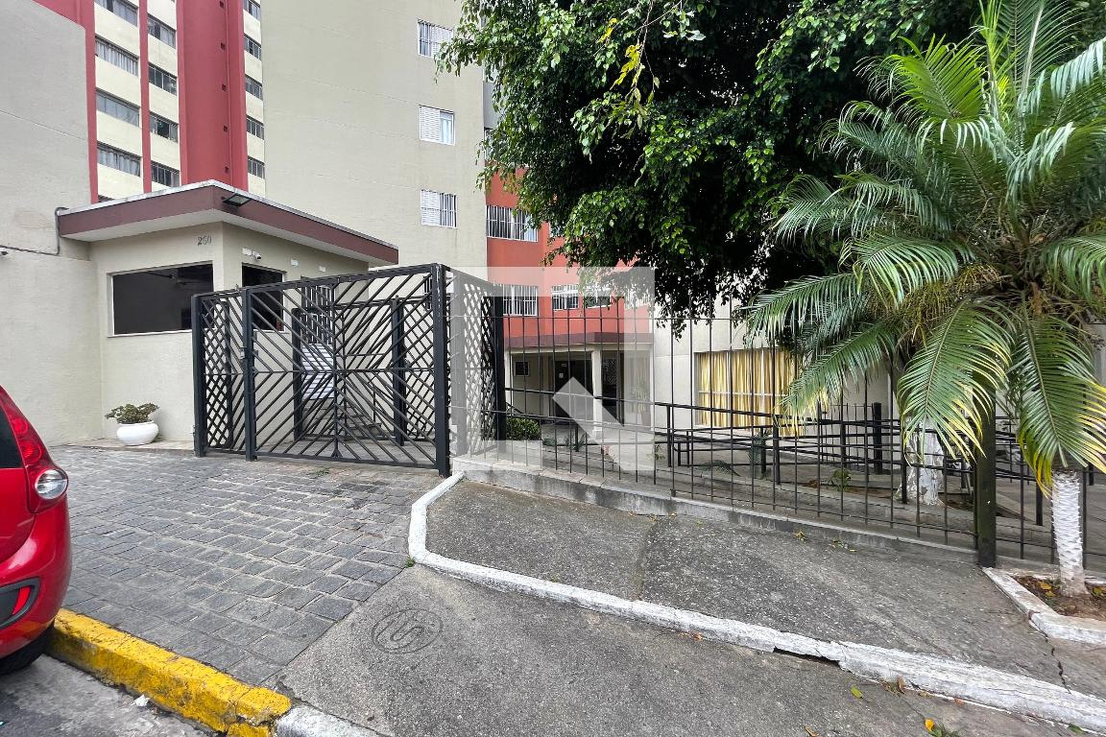 Fachada do Condomínio Edifício Ana Luiza