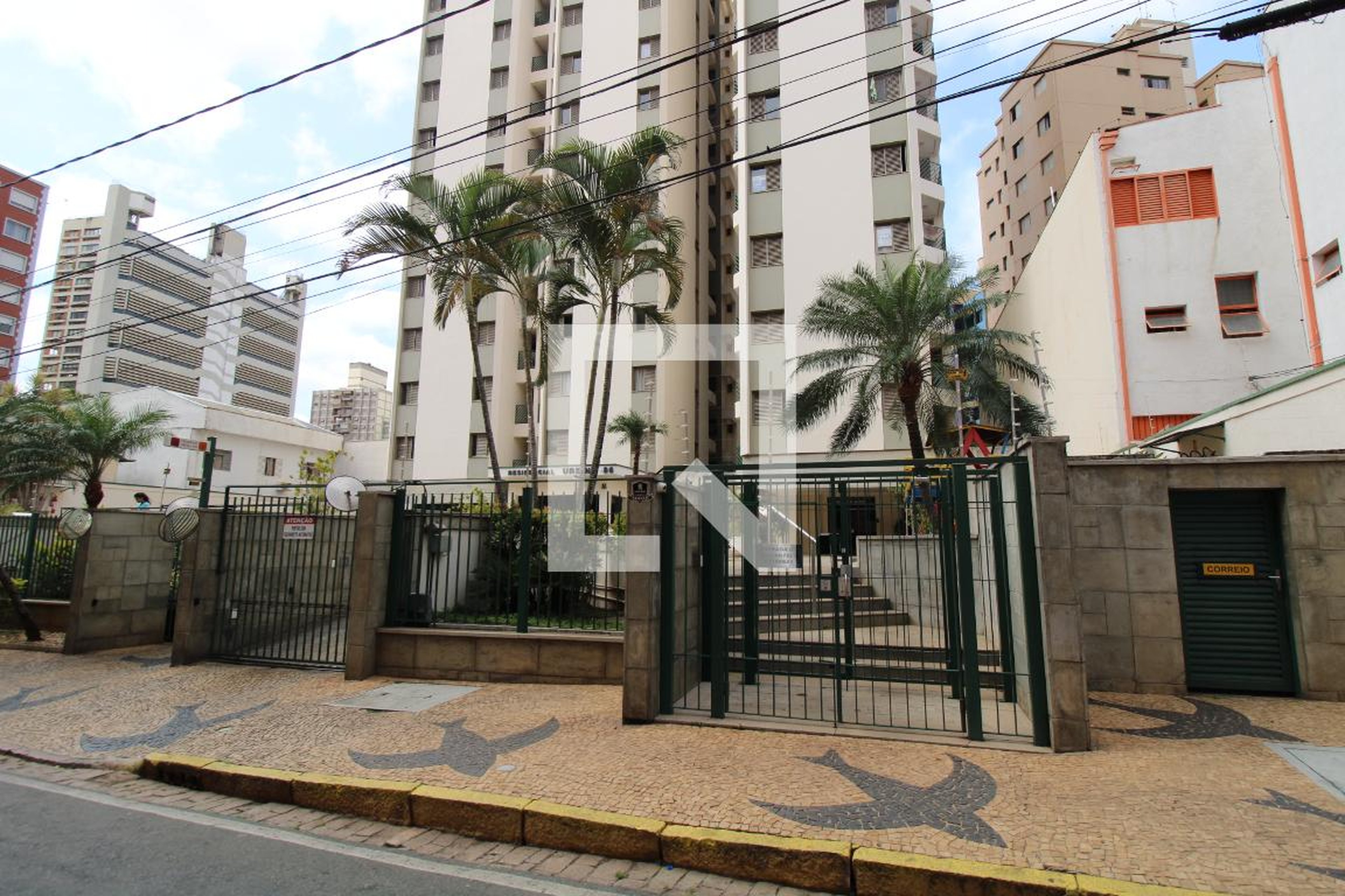 Fachada do Condomínio Condomínio Ursini