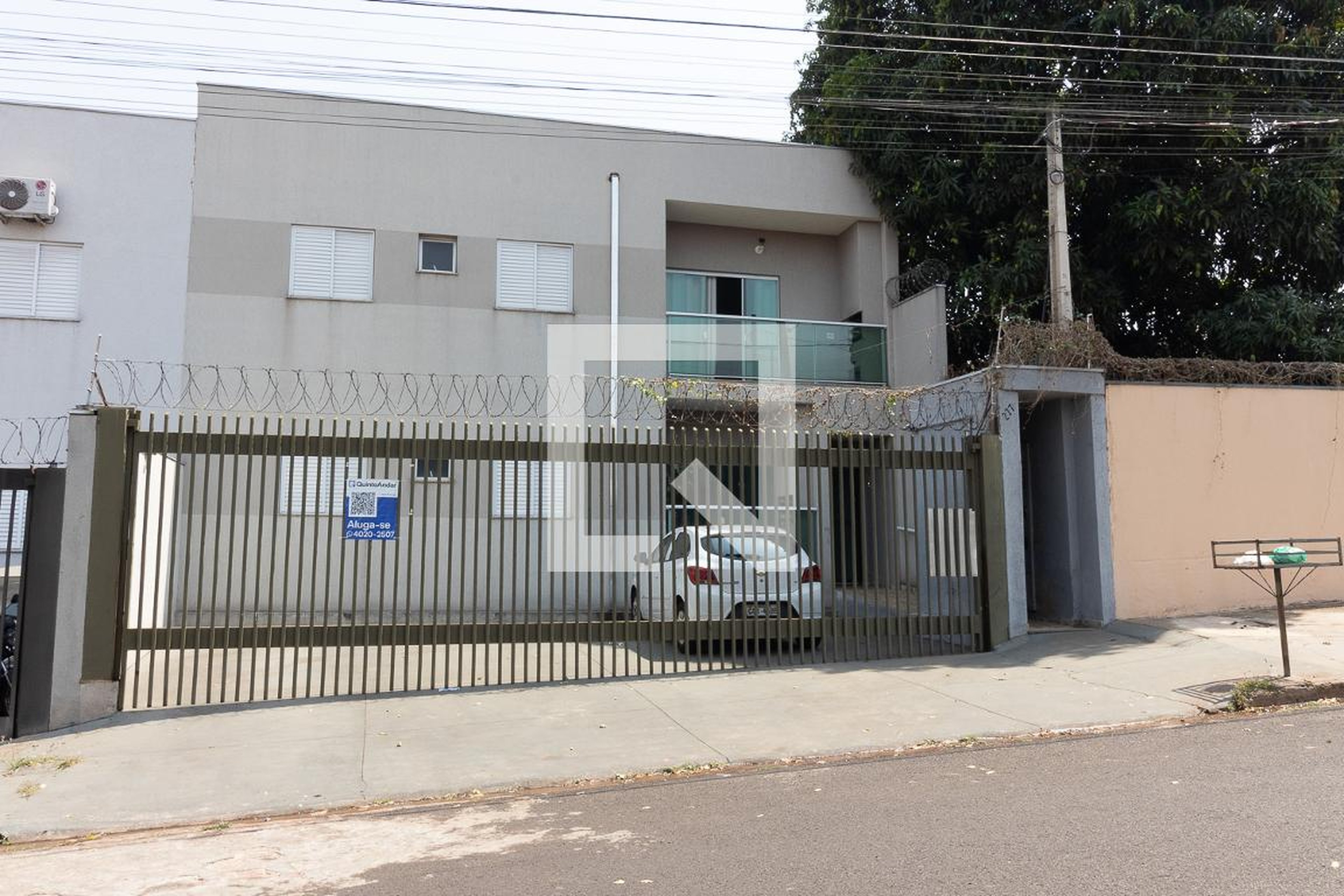 Fachada Condomínio em Rua Clemente Bartolomucci, 277