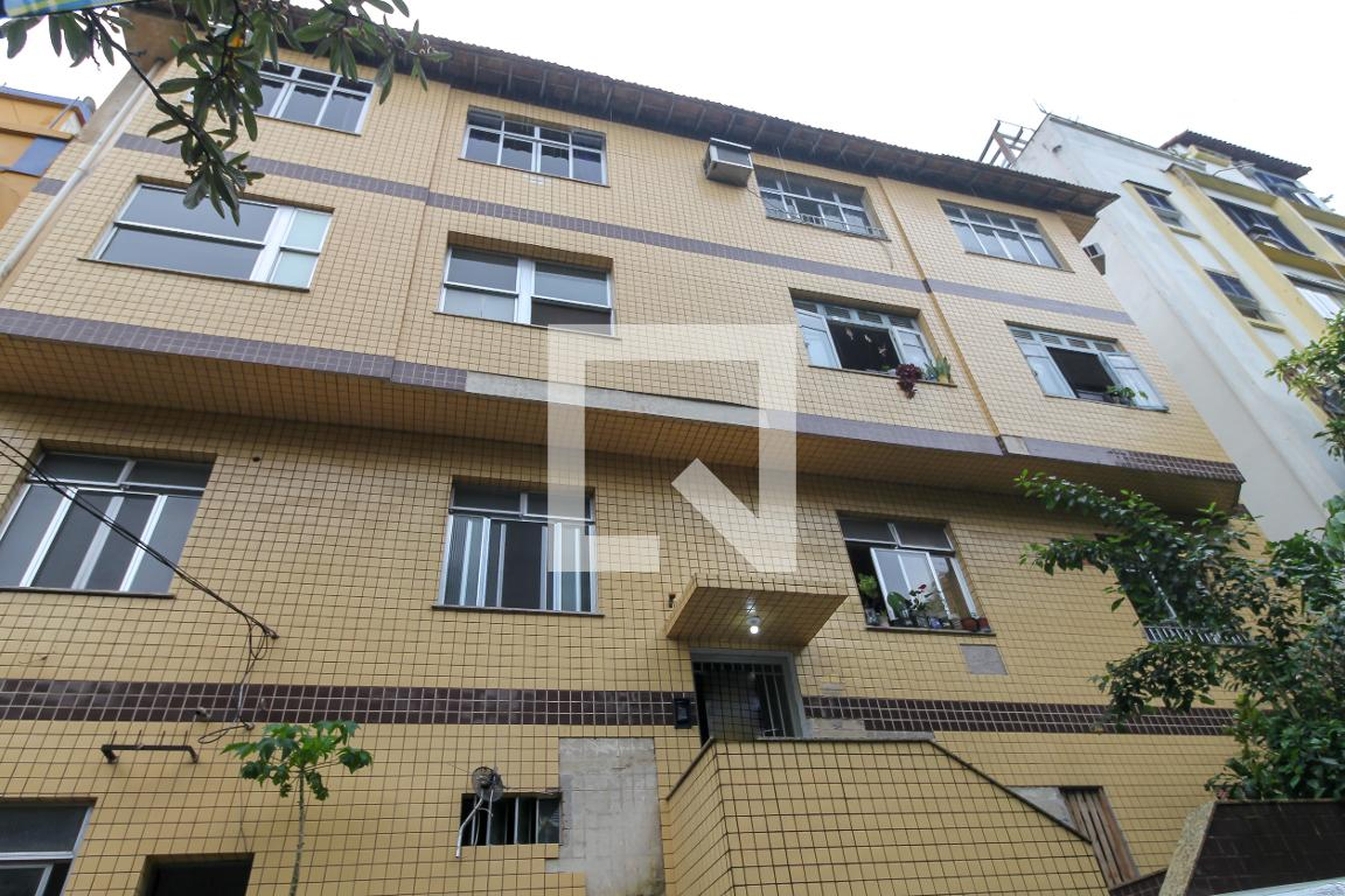 Fachada do Prédio Condomínio em Rua Marechal Bento Manuel, 38