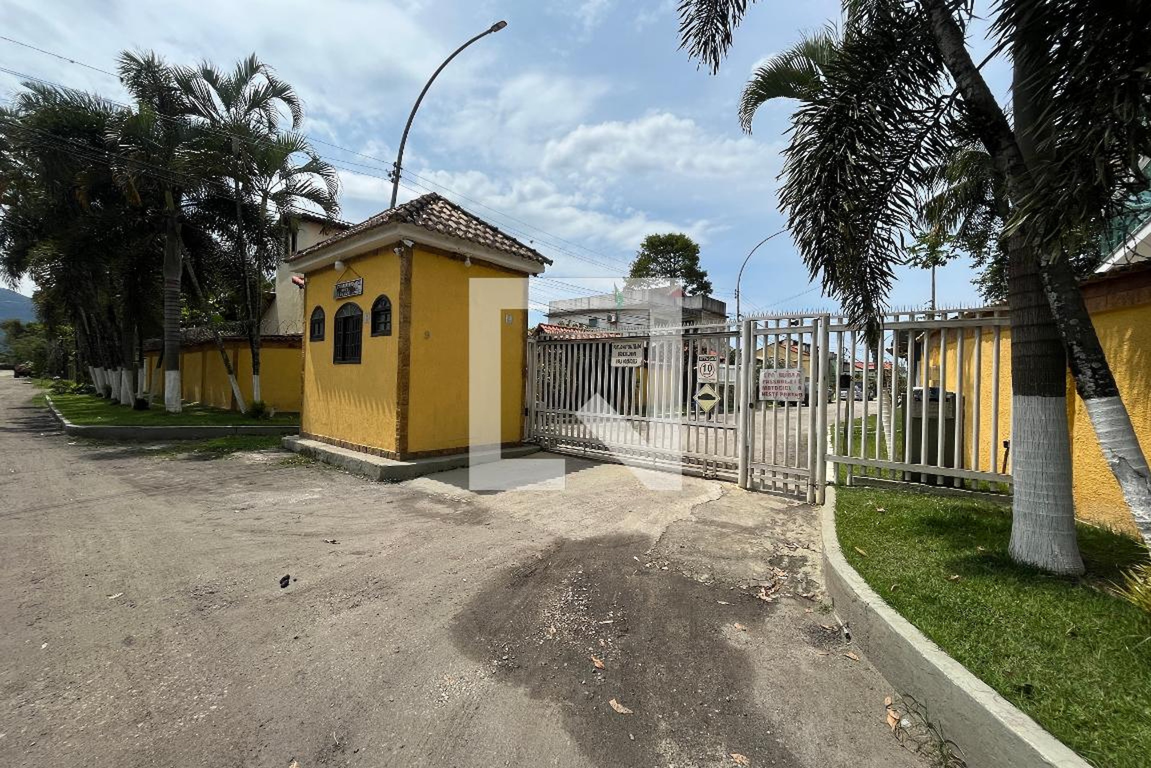 Fachada do Condomínio Condomínio Ouro Verde