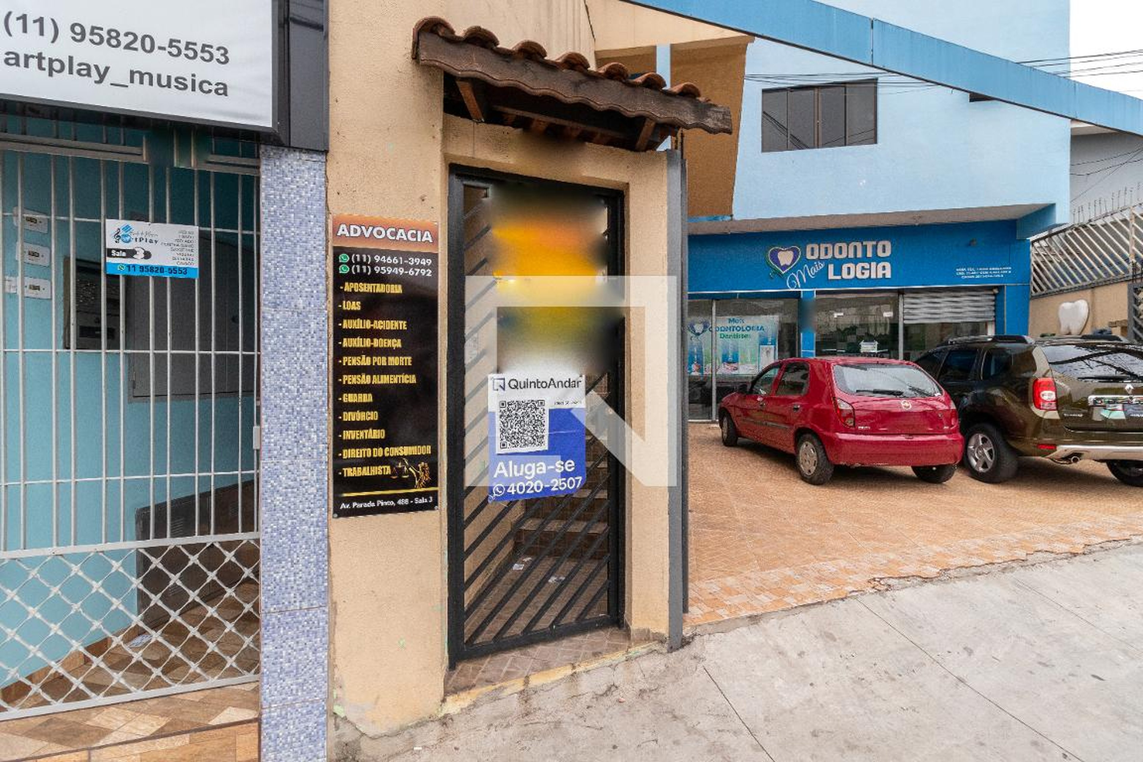 Fachada do Condomínio Condomínio em Avenida Parada Pinto, 488