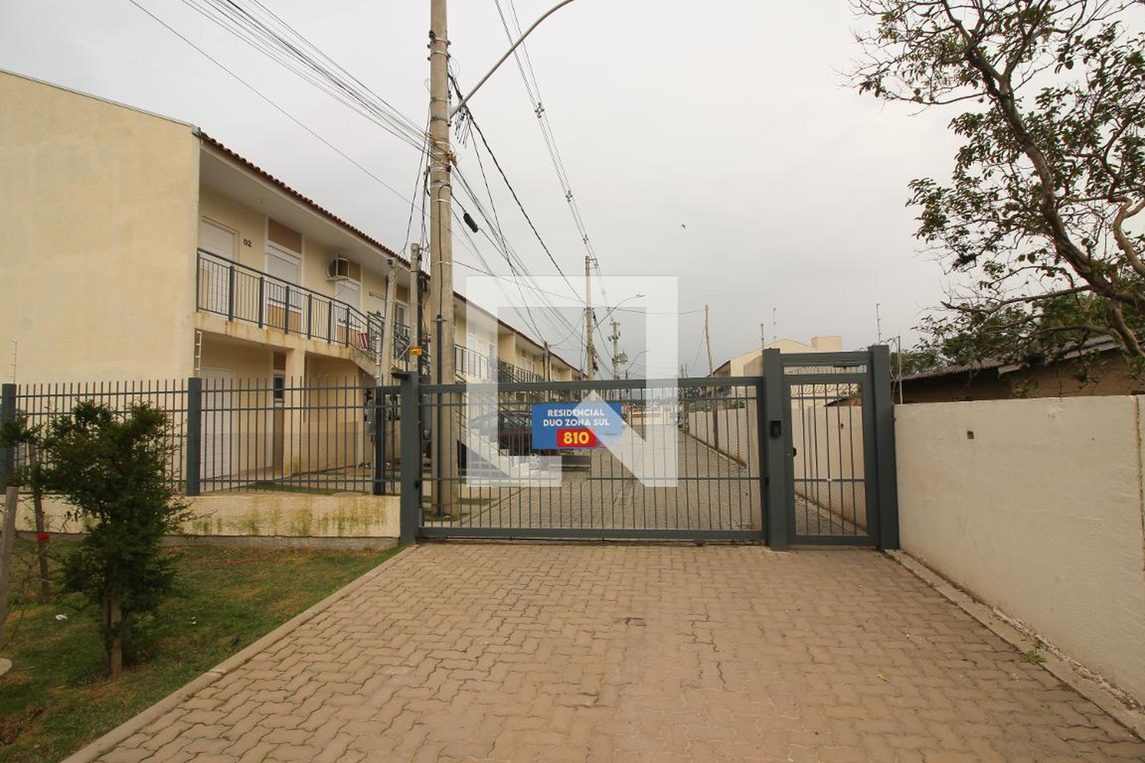Fachada do Condomínio Condomínio em Rua Dorival Castilhos Machado, 810