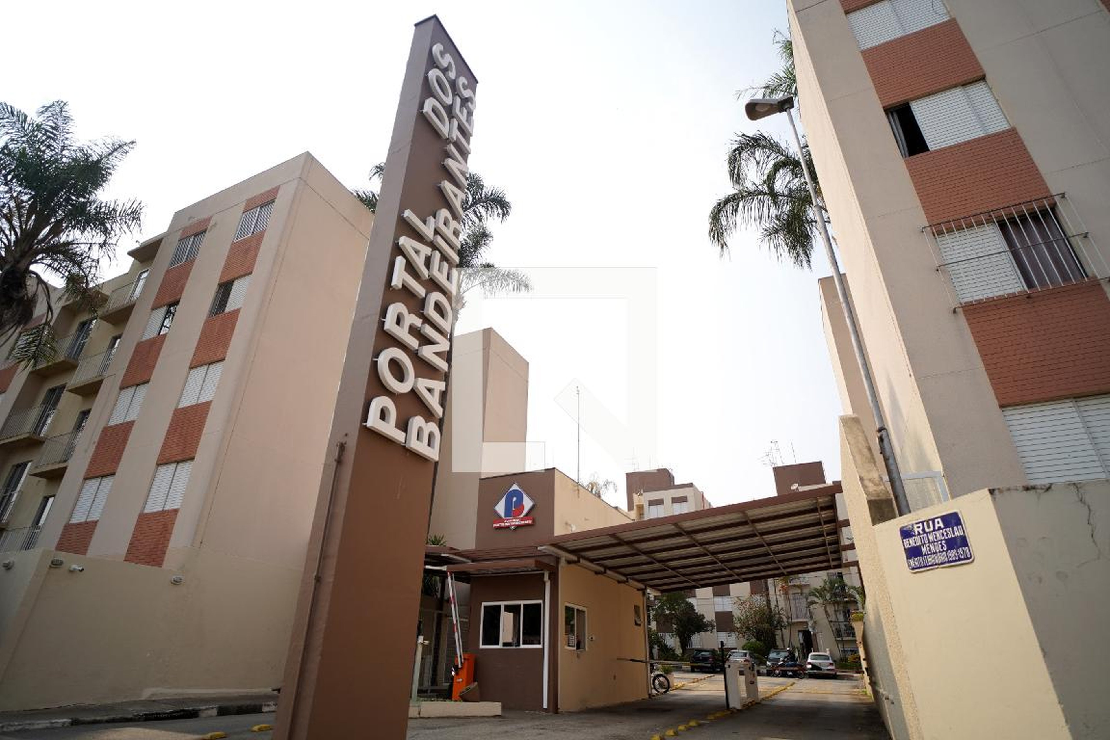 Fachada do Condomínio Condomínio Portal dos Bandeirantes