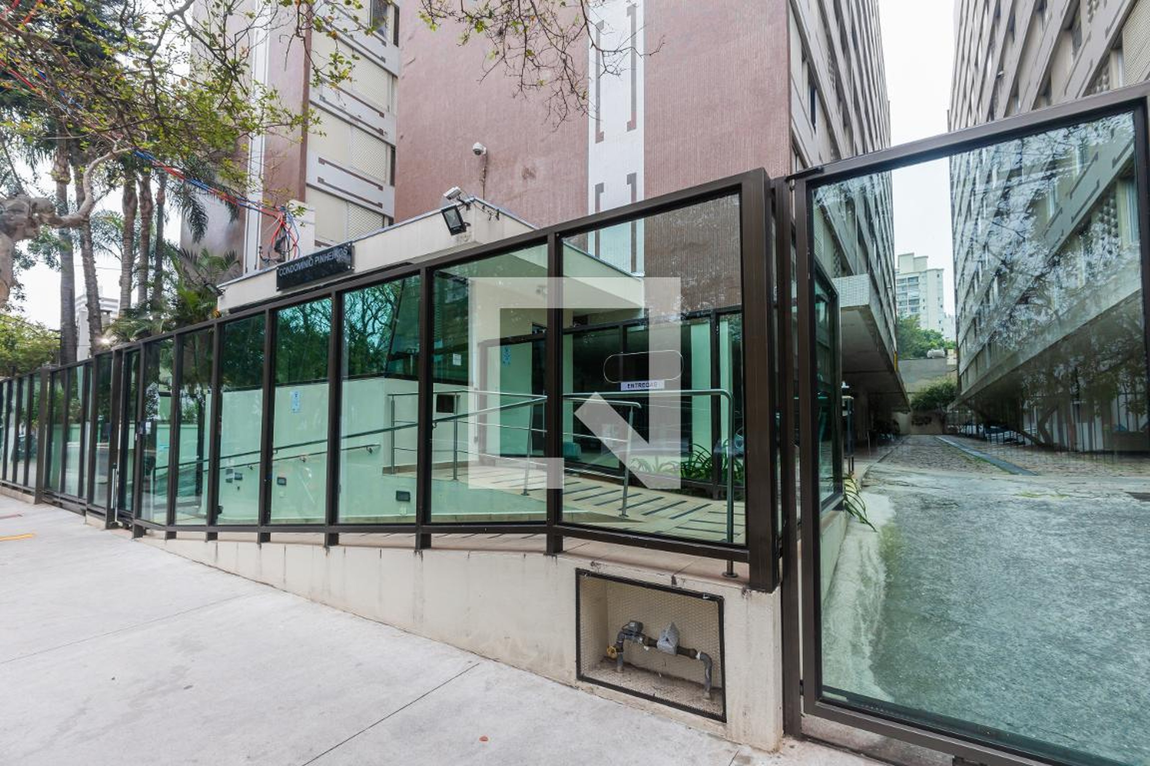 Fachada do Condomínio Condomínio Pinheiros