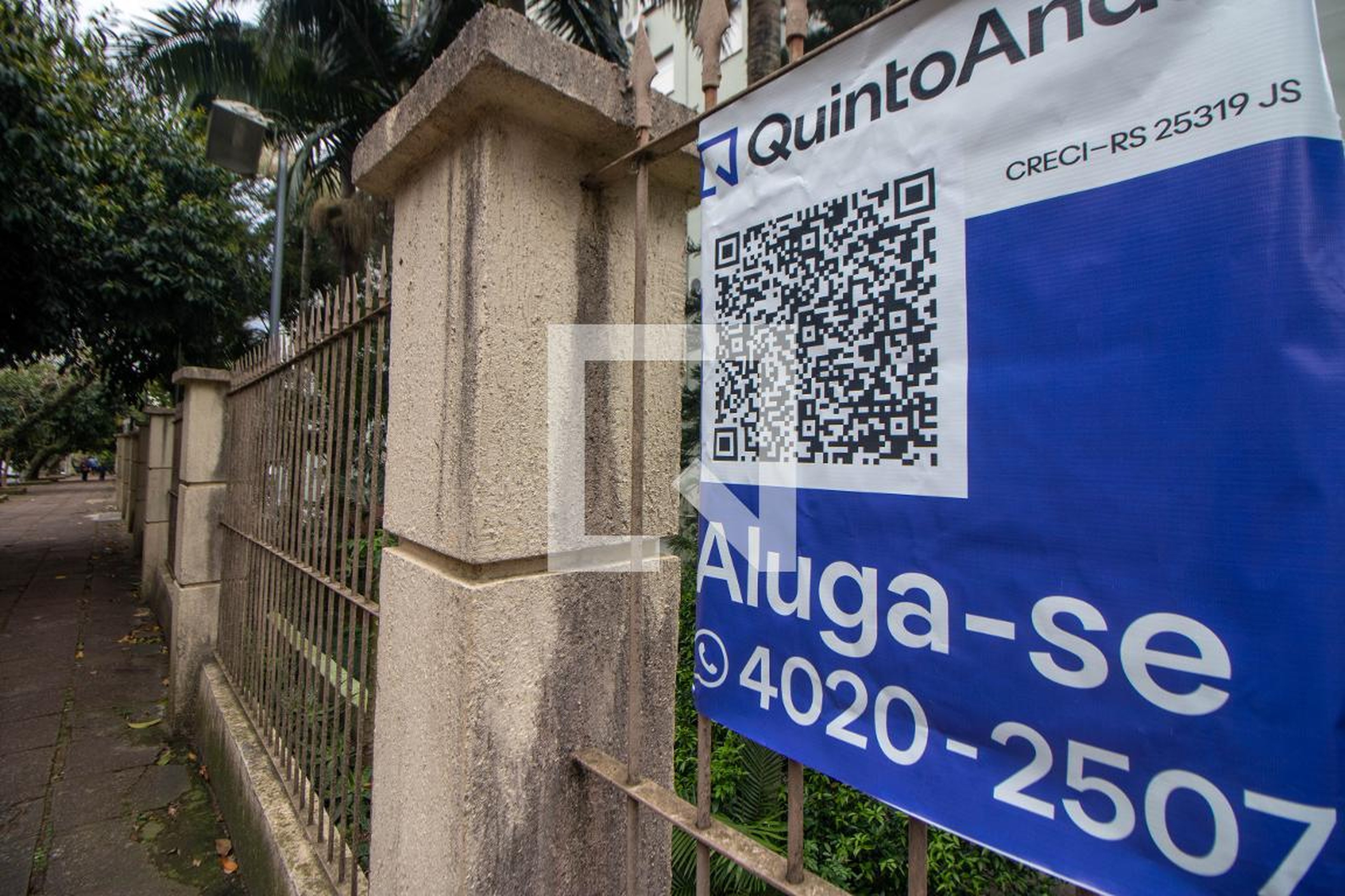 Fachada do Condomínio Edifício Jardim Coqueiros 2