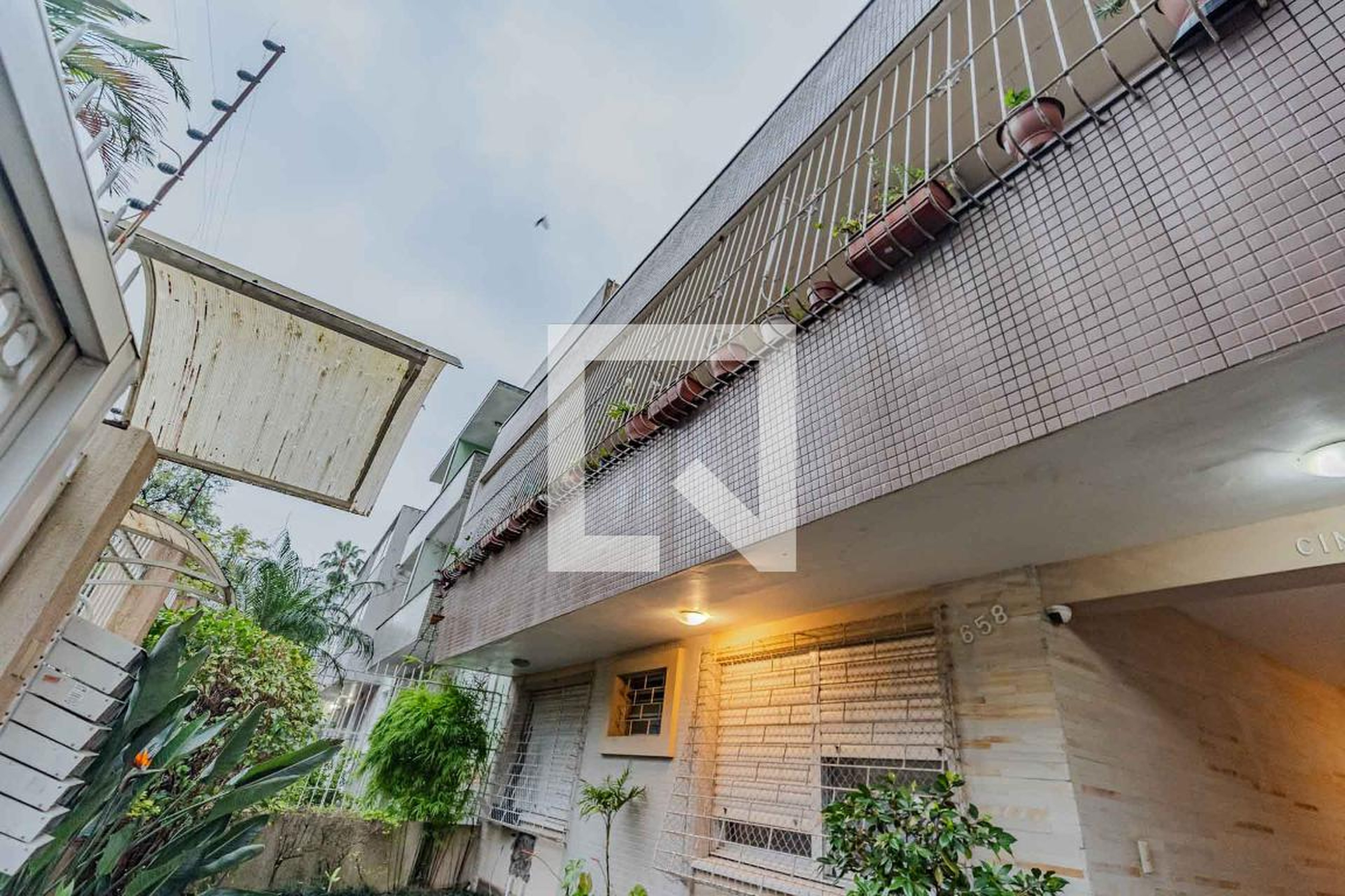 Fachada Condomínio em Rua General Caldwell, 568