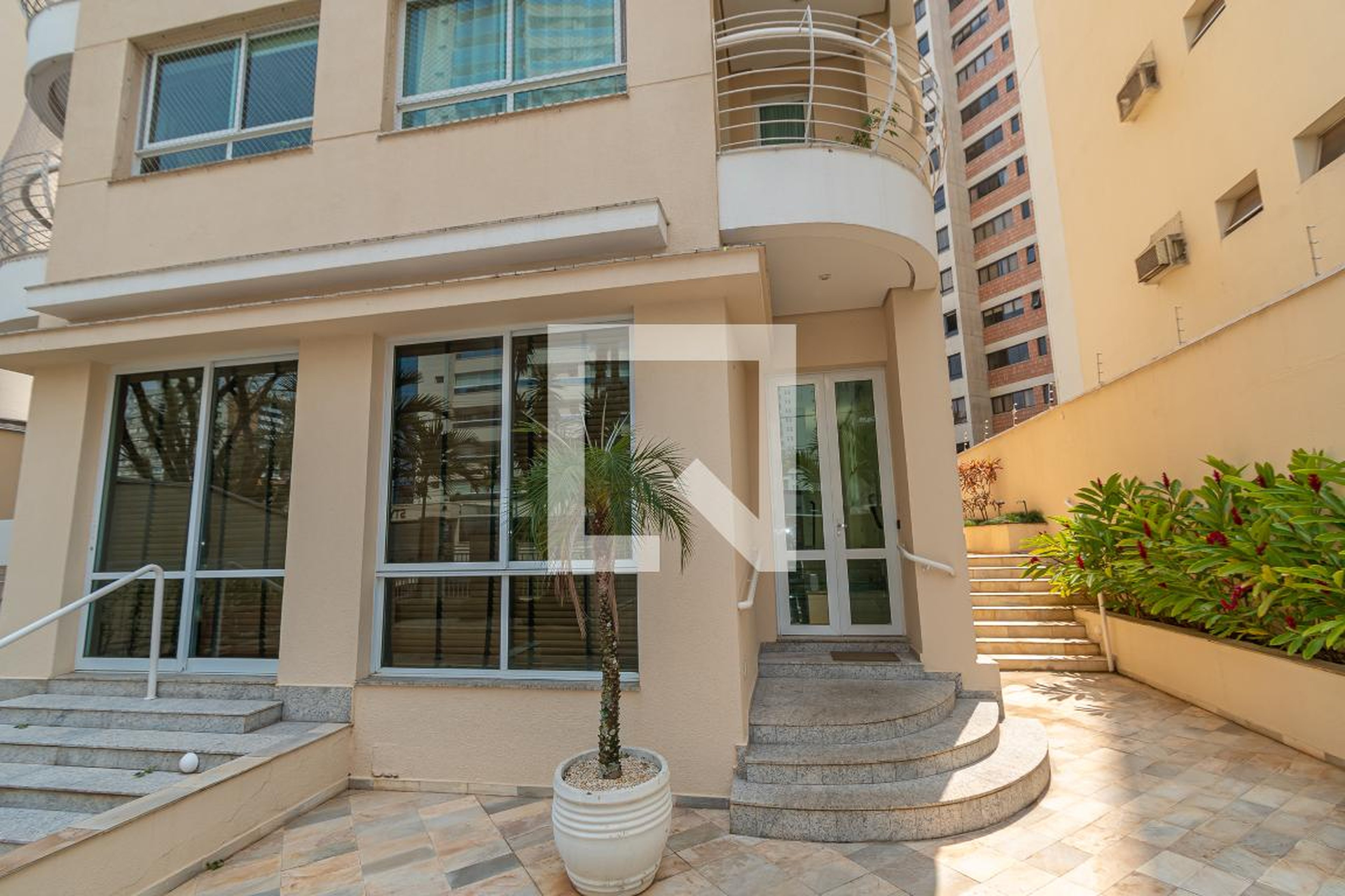 Fachada do Prédio Condomínio em Rua Dona Presciliana Soares, 135