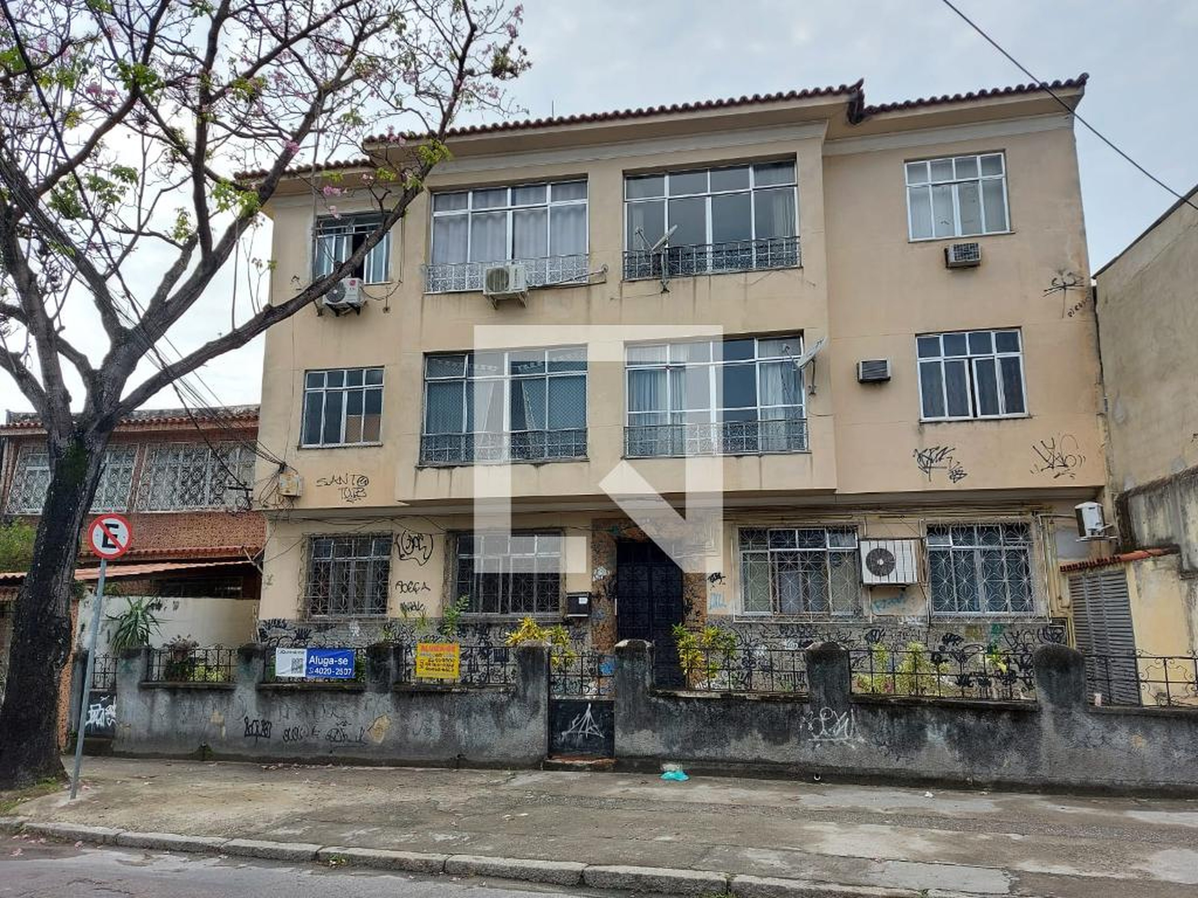 Fachada Condomínio em Rua Cupertino, 410