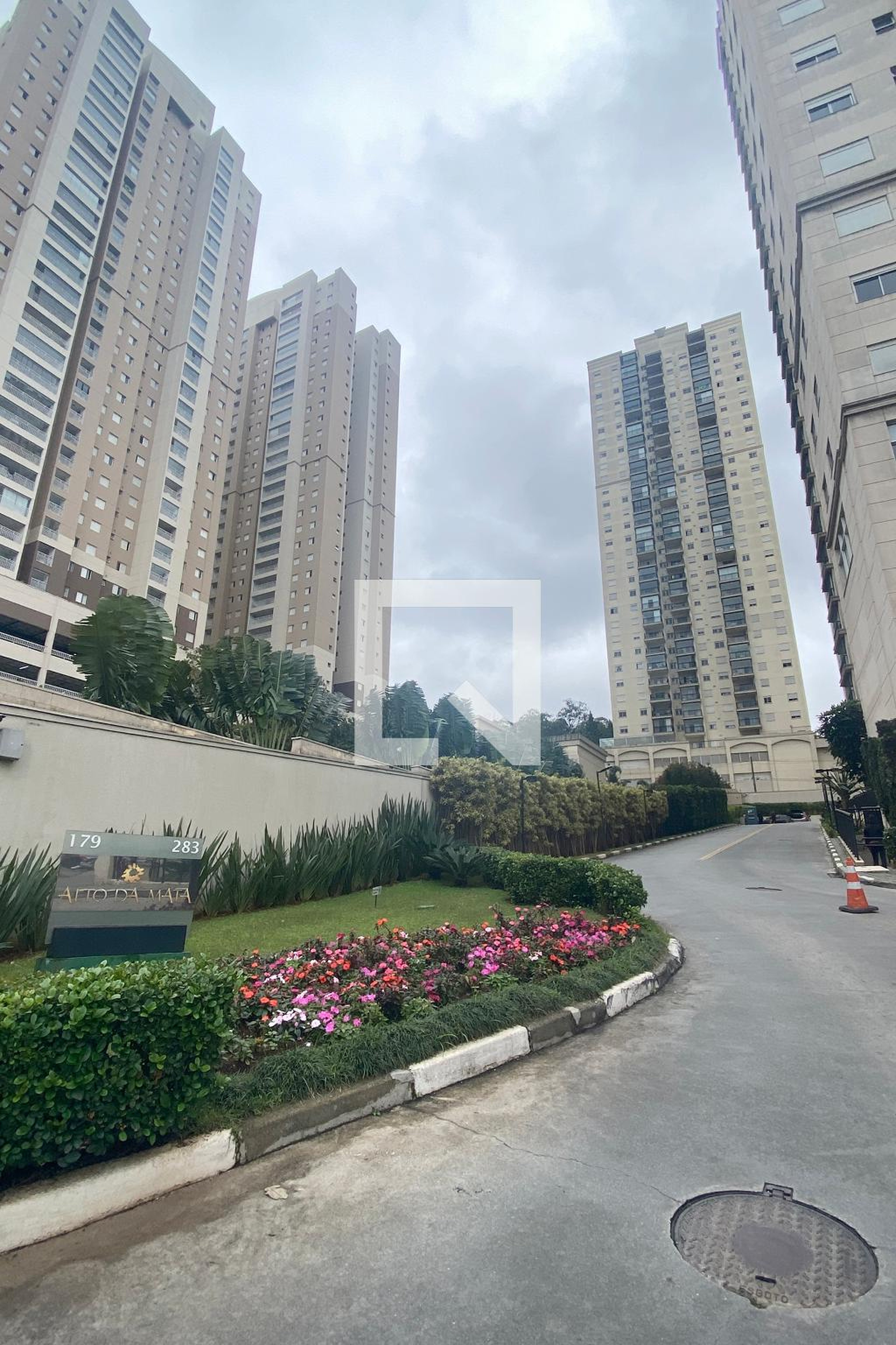 Fachada do Condomínio Condomínio Alto da Mata