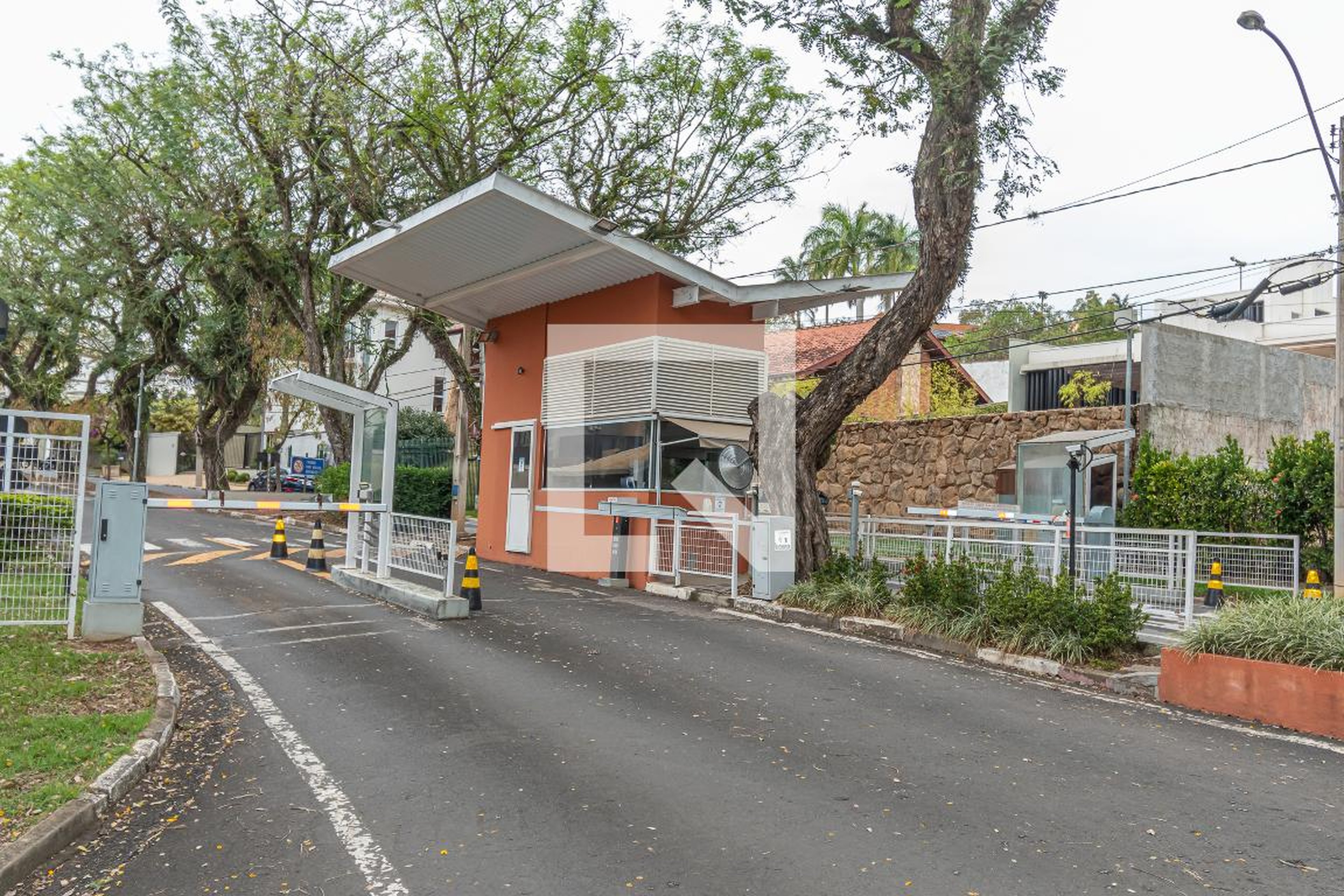 Fachada do Condomínio Condomínio em Rua Doutor Carlos Péres Aydar, 326