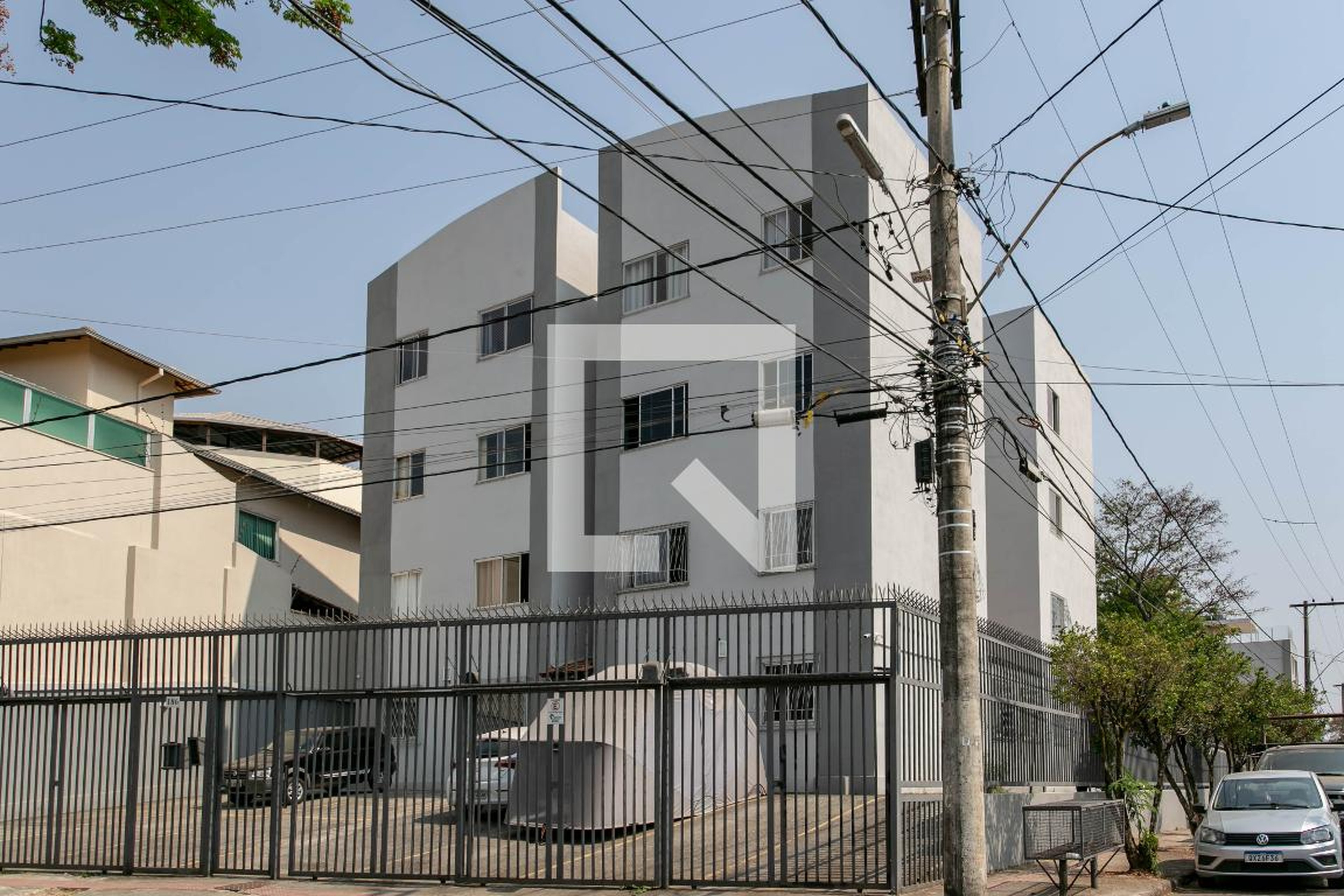 Fachada Condomínio em Rua Waldemar Falcão, 186