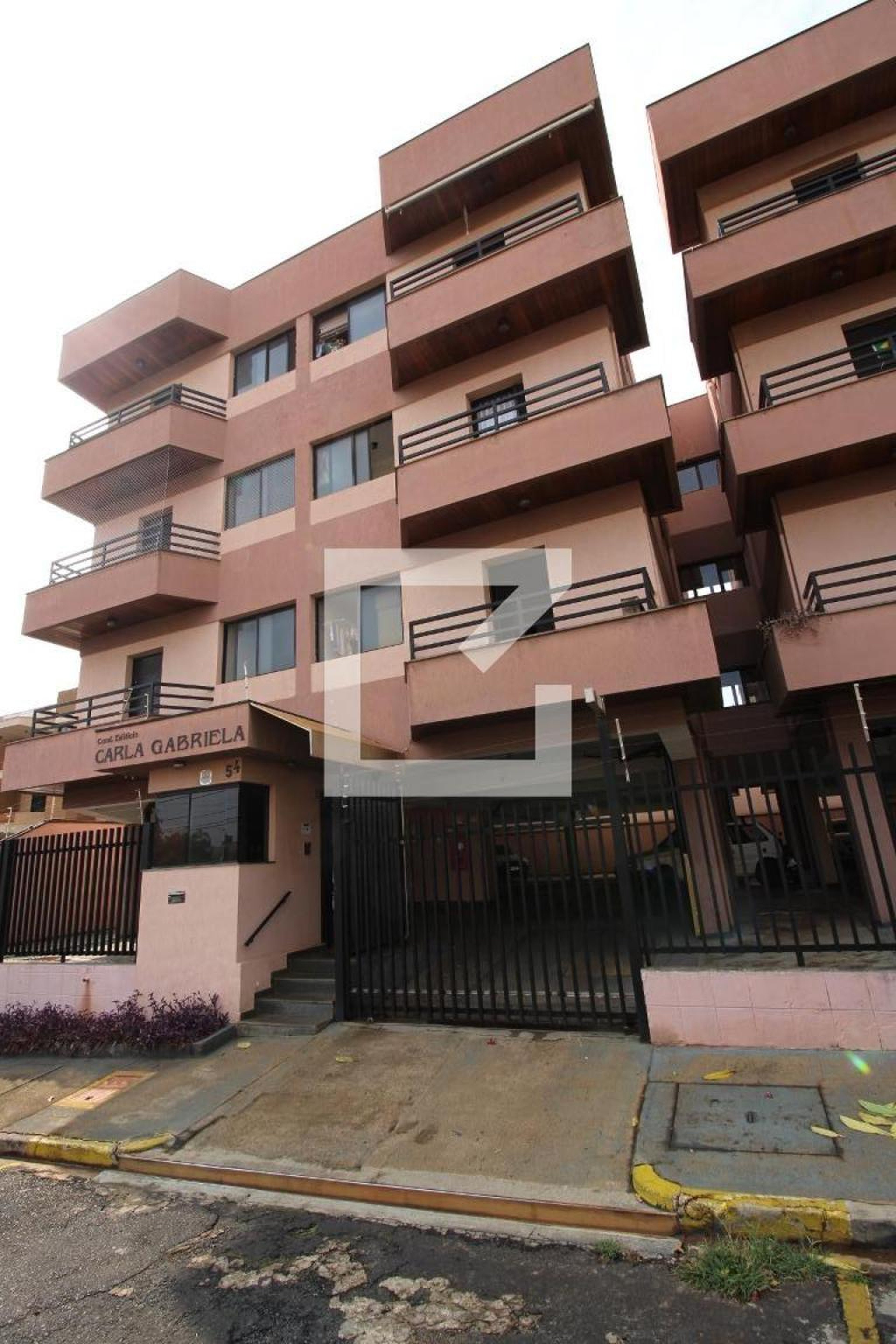 Fachada Condomínio em Rua Cravinhos, 54