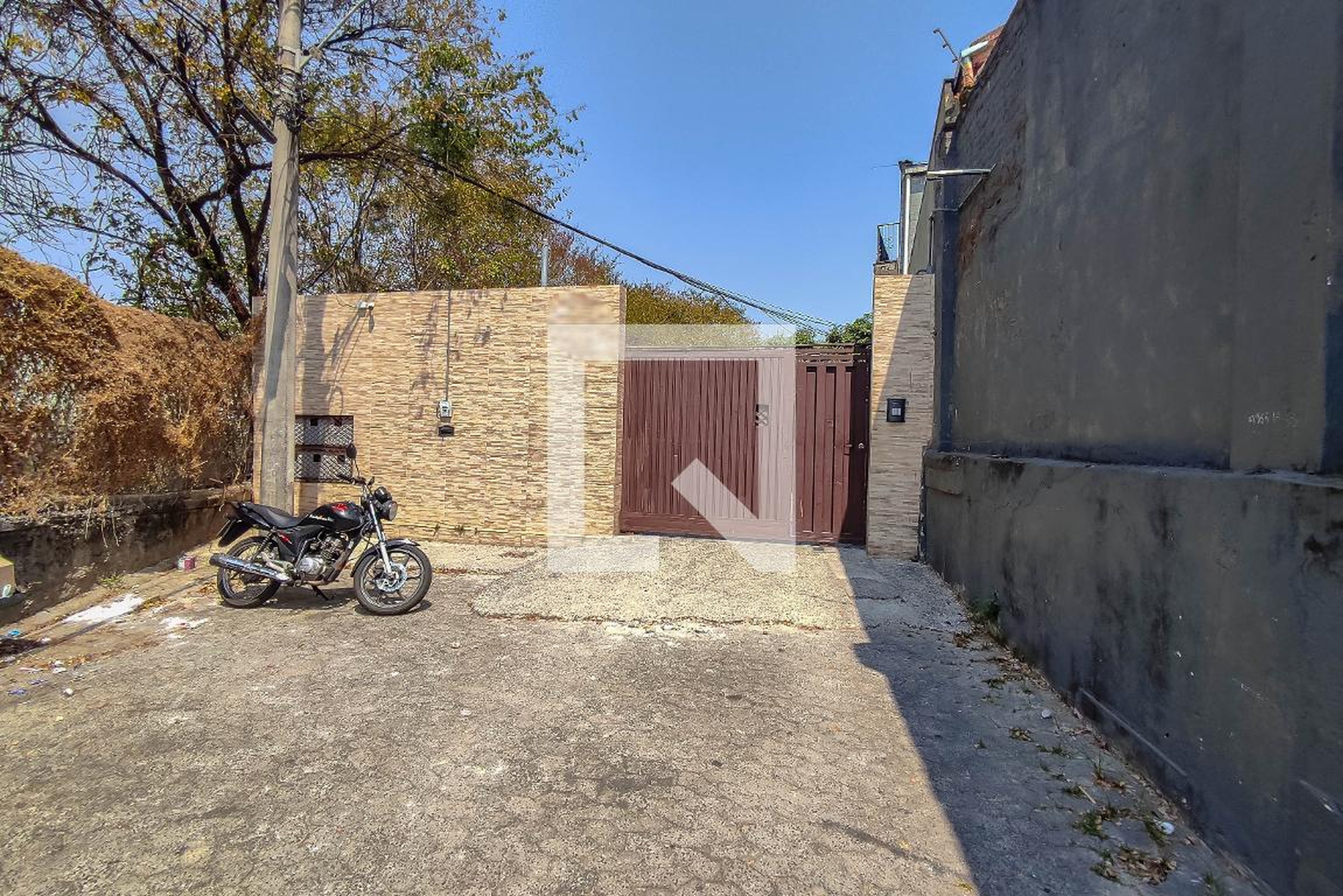 Fachada Condomínio em Rua Entre Rios, 33