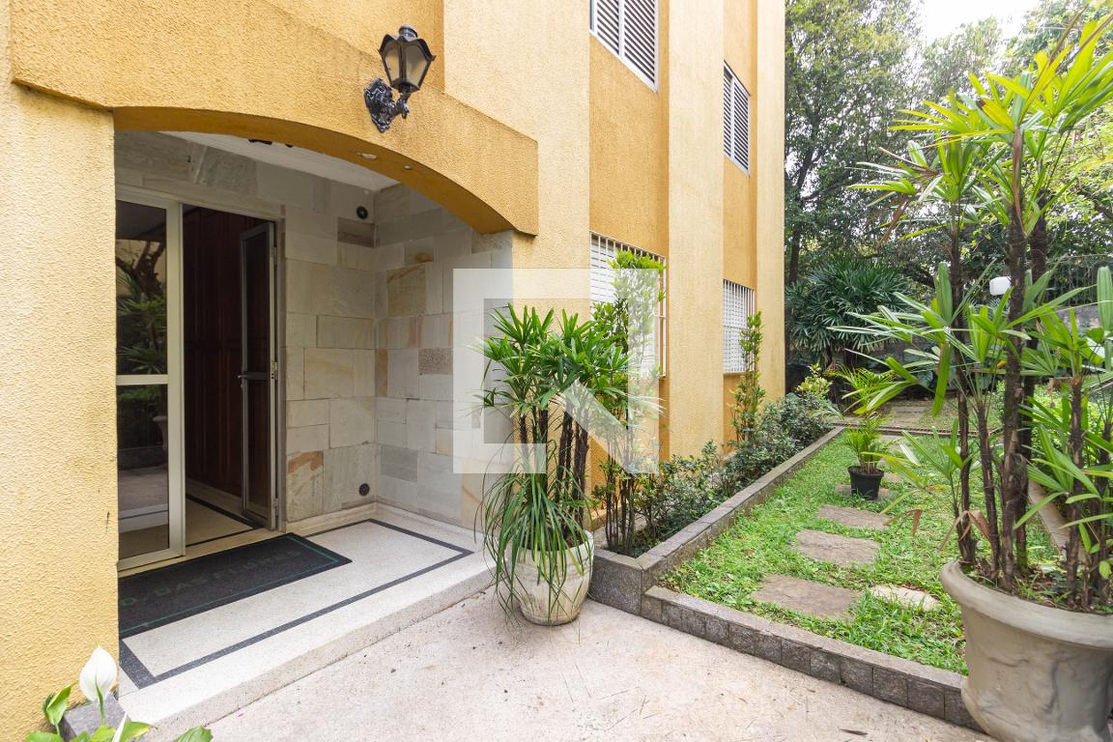 Entrada - Edifício Jardim das Flores