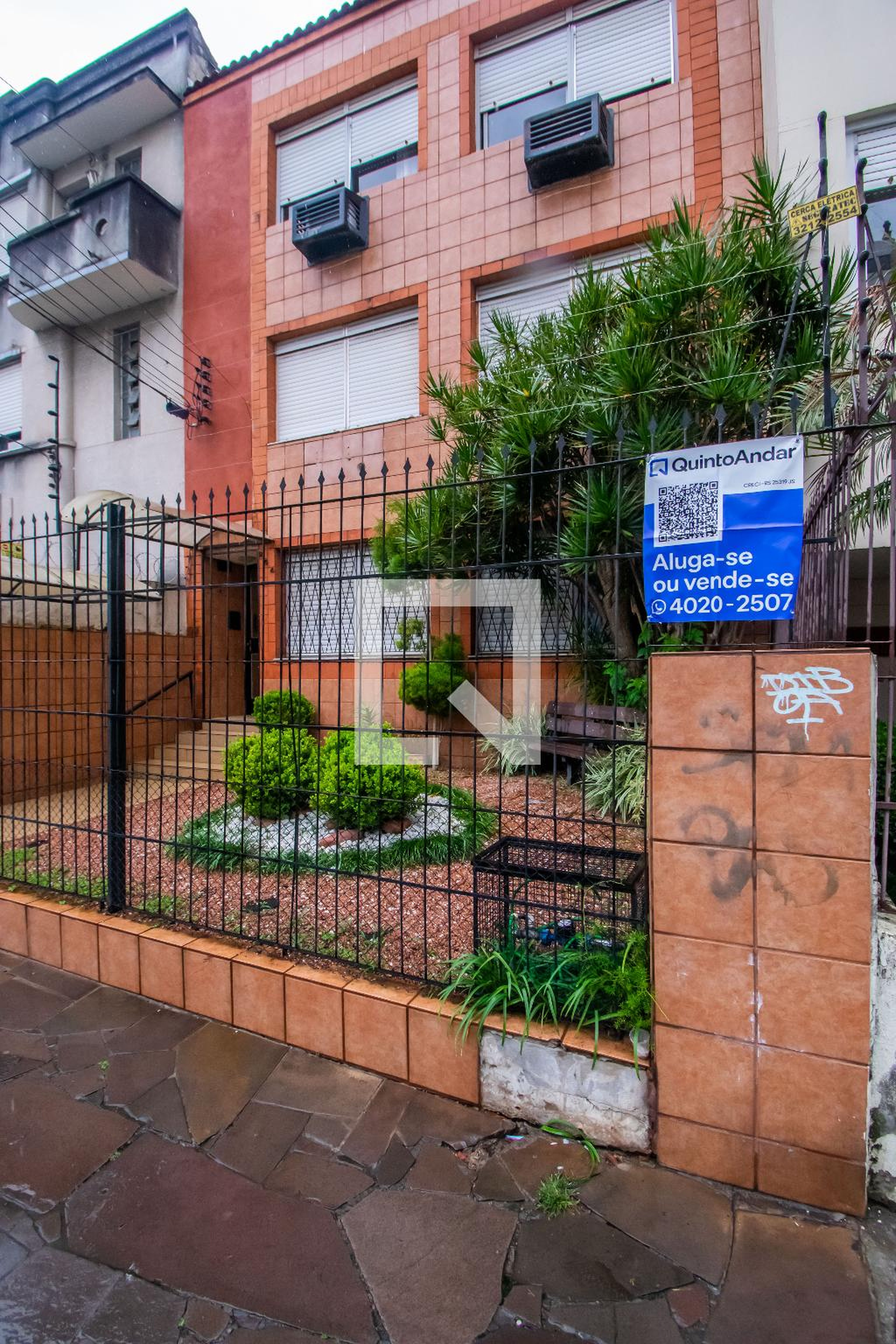 Fachada Condomínio em Rua Luiz Afonso, 254