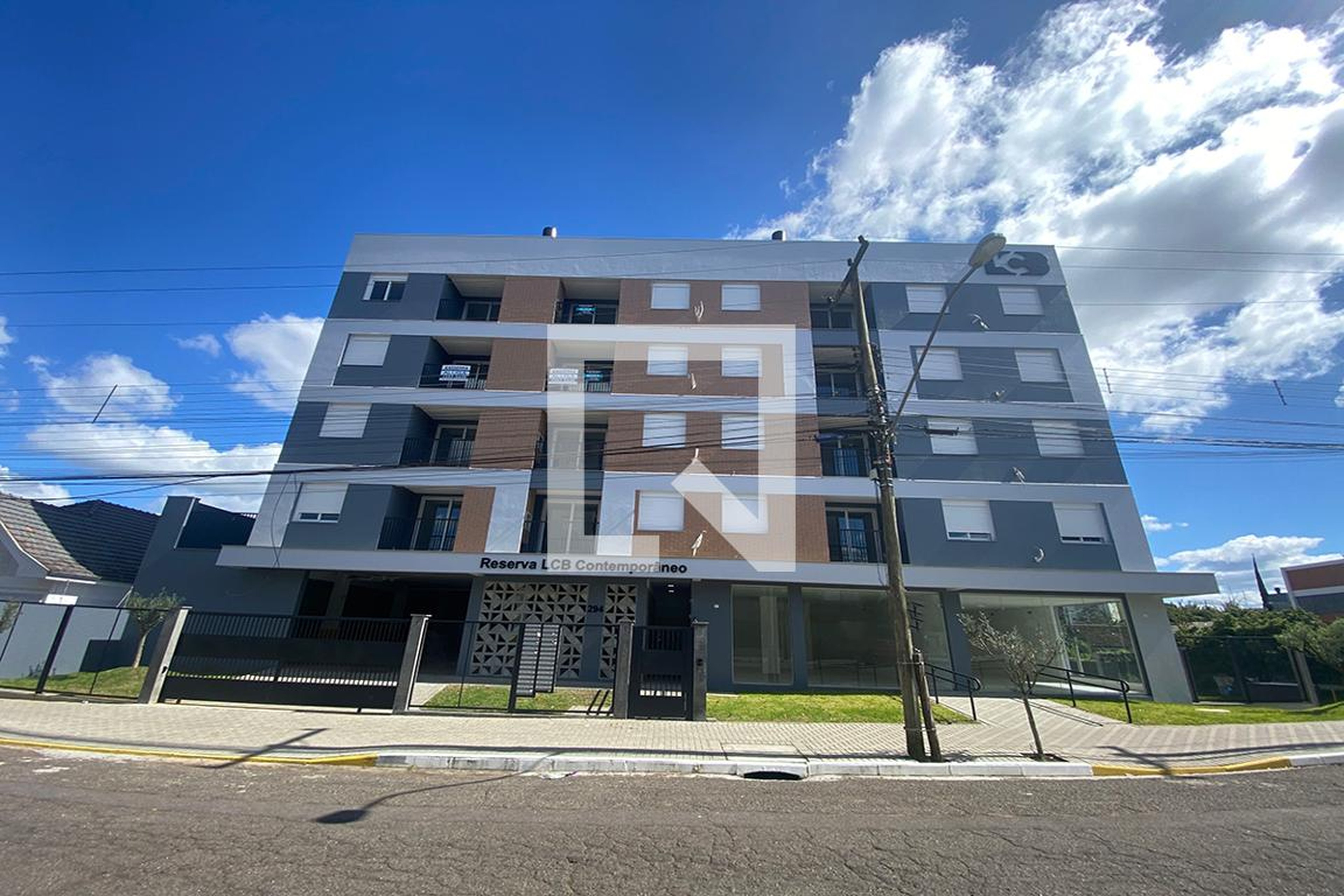 Fachada do Condomínio Condomínio Reserva LCB Contemporâneo