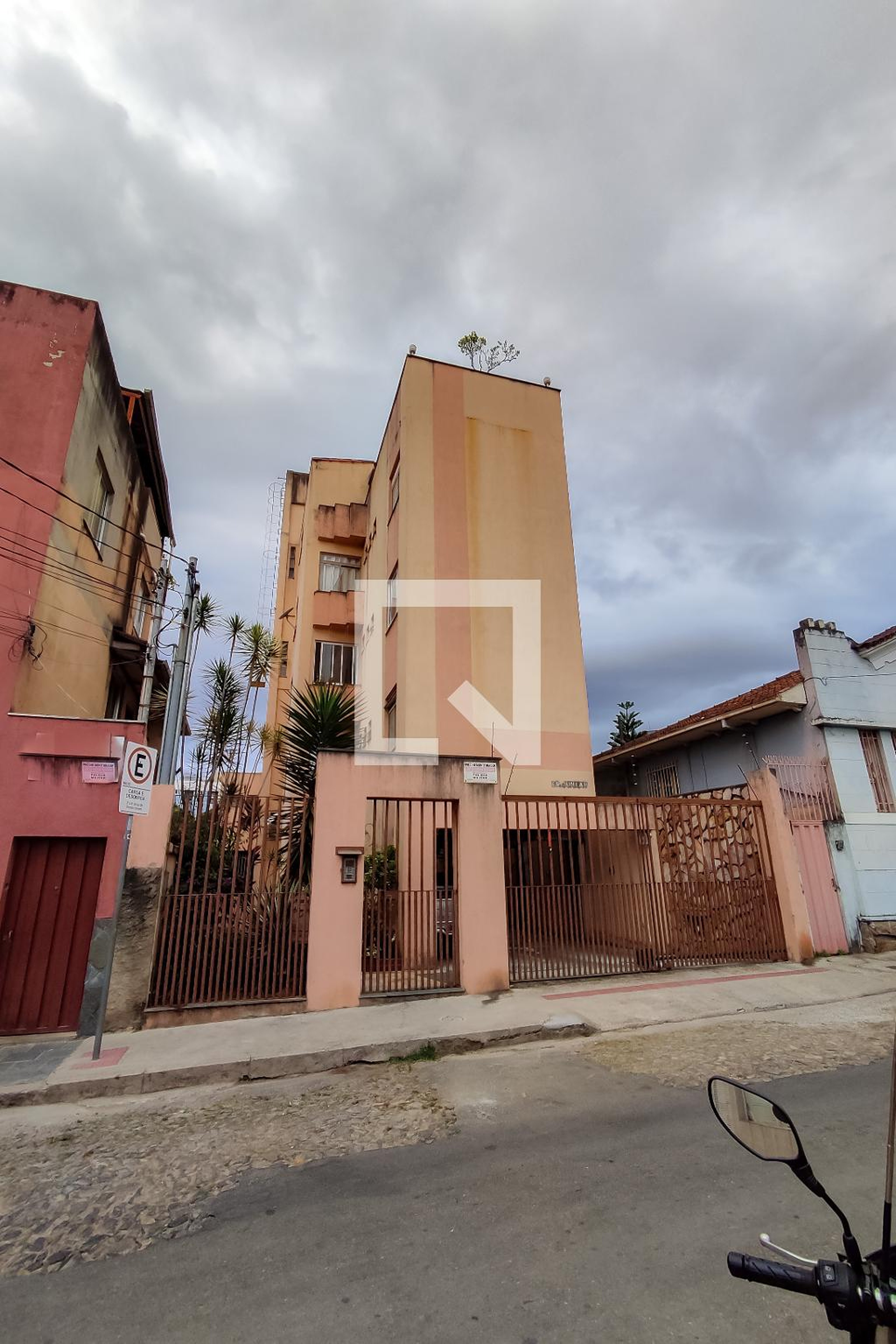 Fachada Condomínio em Rua Francisco Bressane, 189