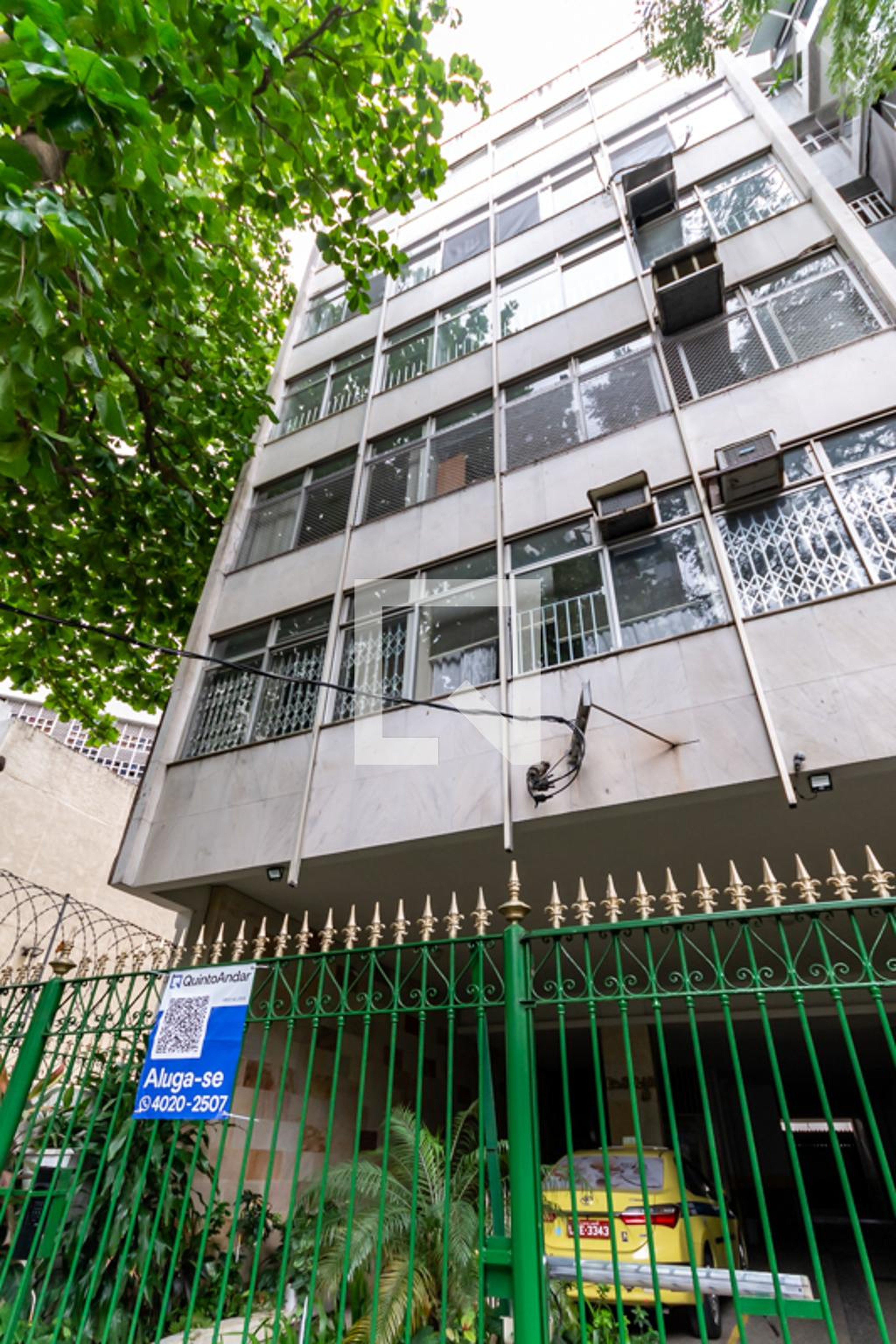 Fachada Condomínio em Rua Adalberto Aranha, 40