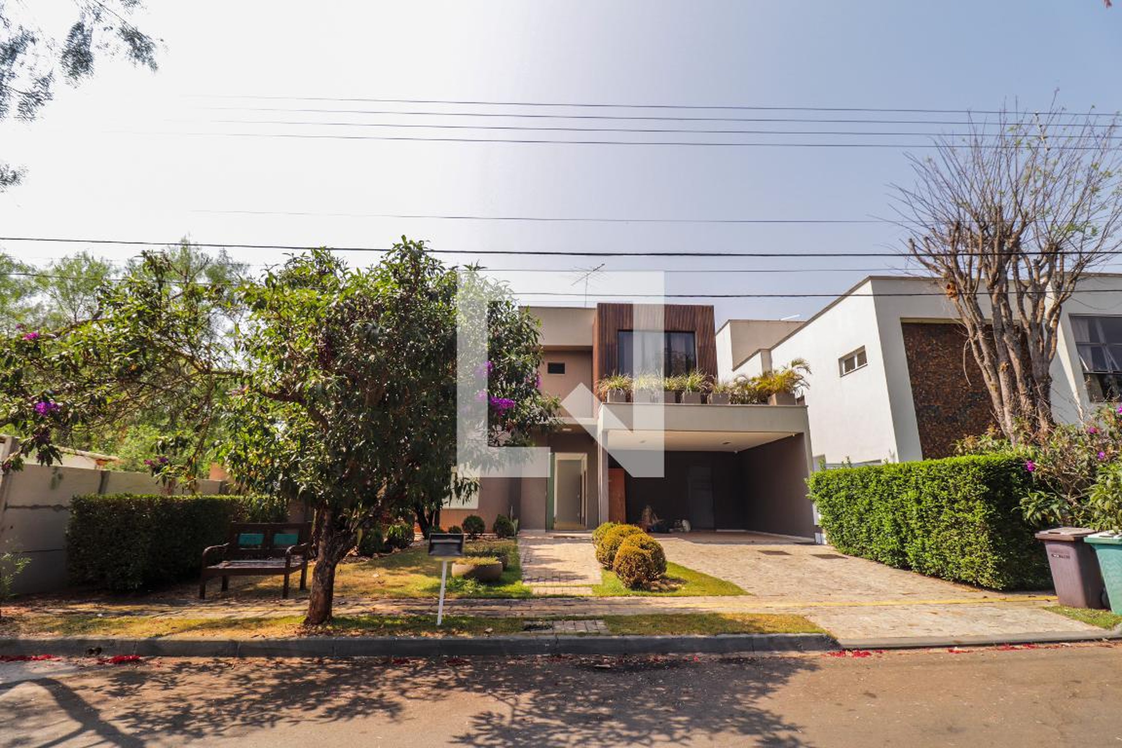 Fachada Condomínio em Rua SB 43, 14