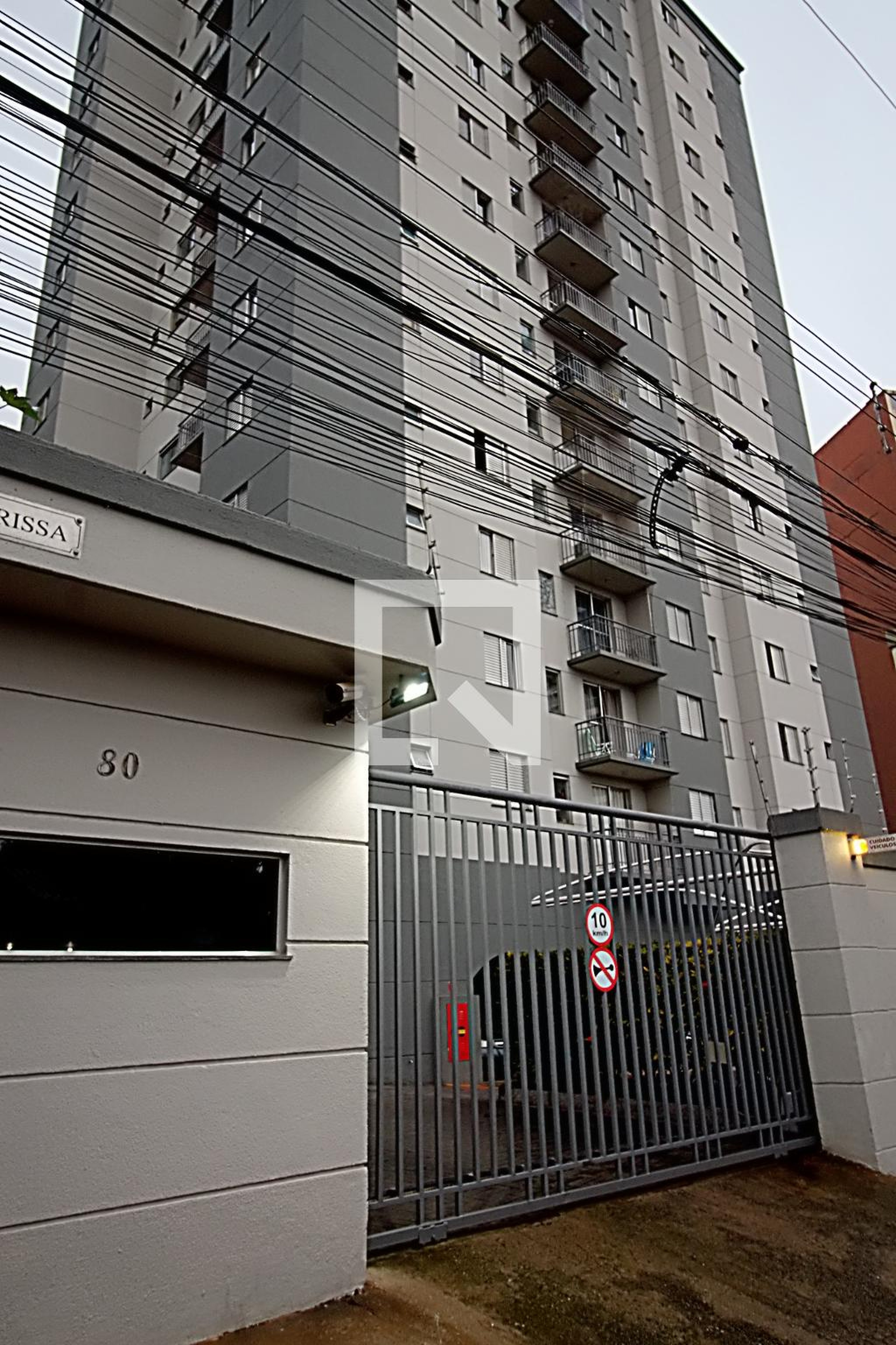 Fachada do Condomínio Condomínio Larissa