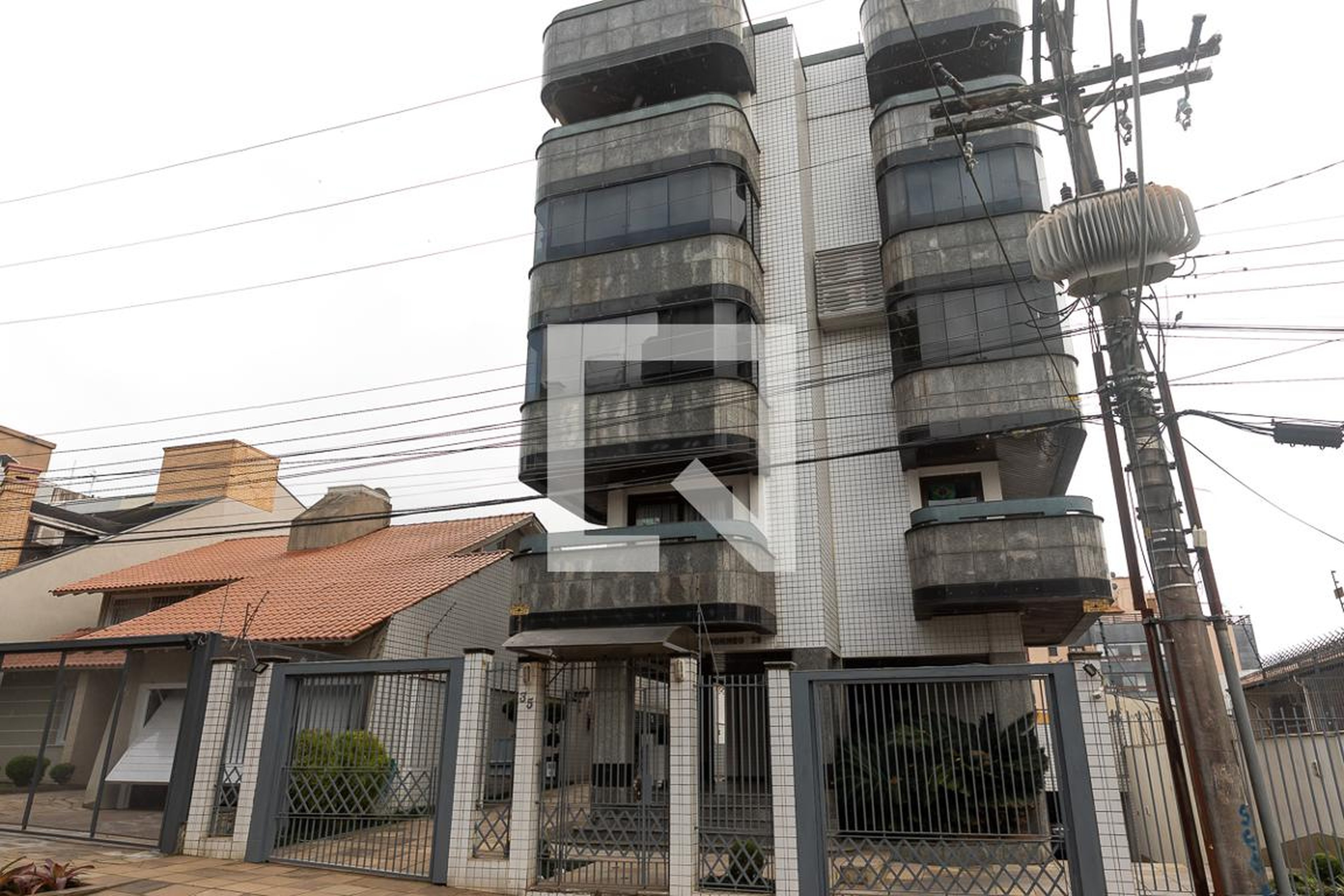 Fachada Edifício Condado de Bornéo