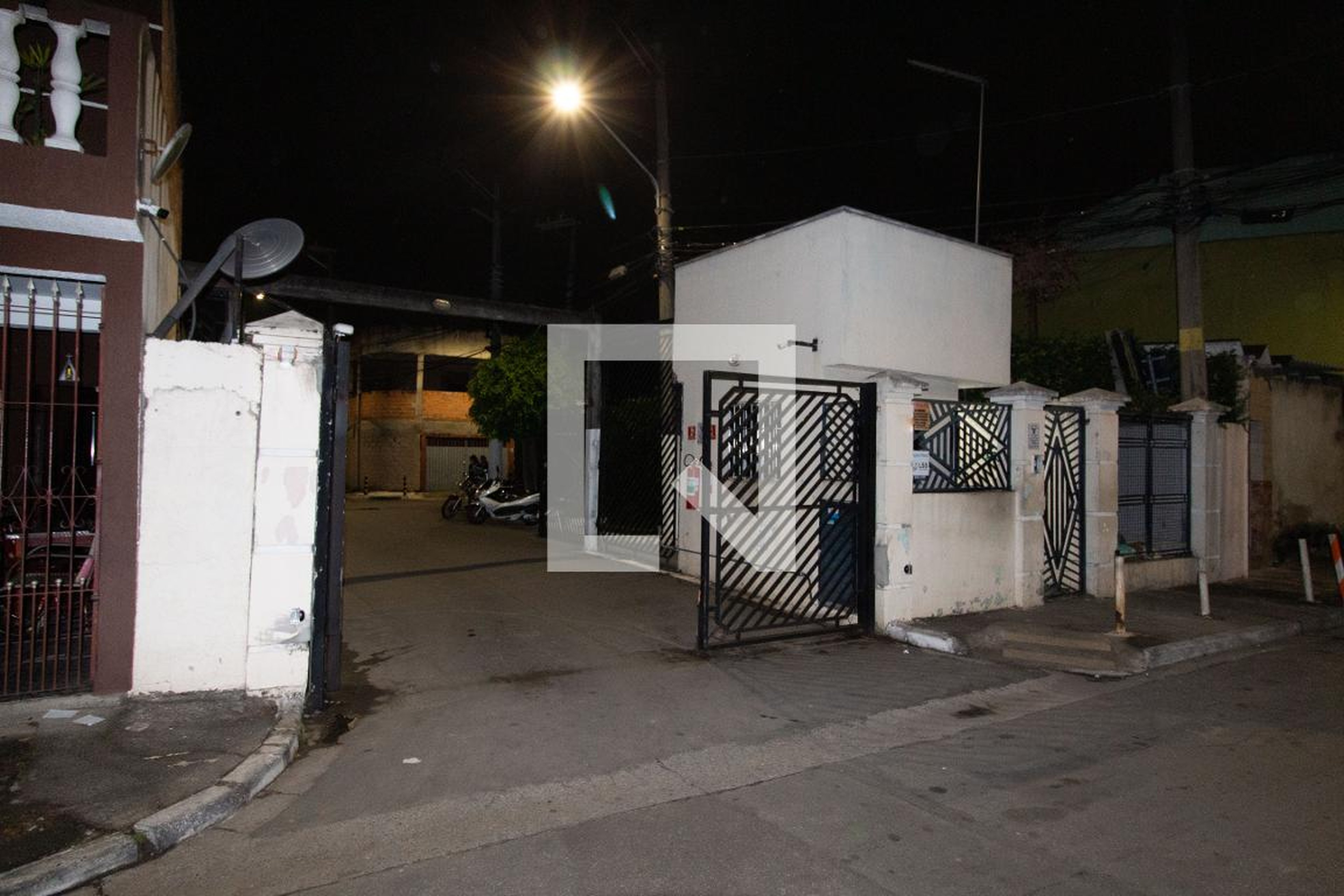 Fachada do Condomínio Condomínio em Rua Erva de Saracura, 36