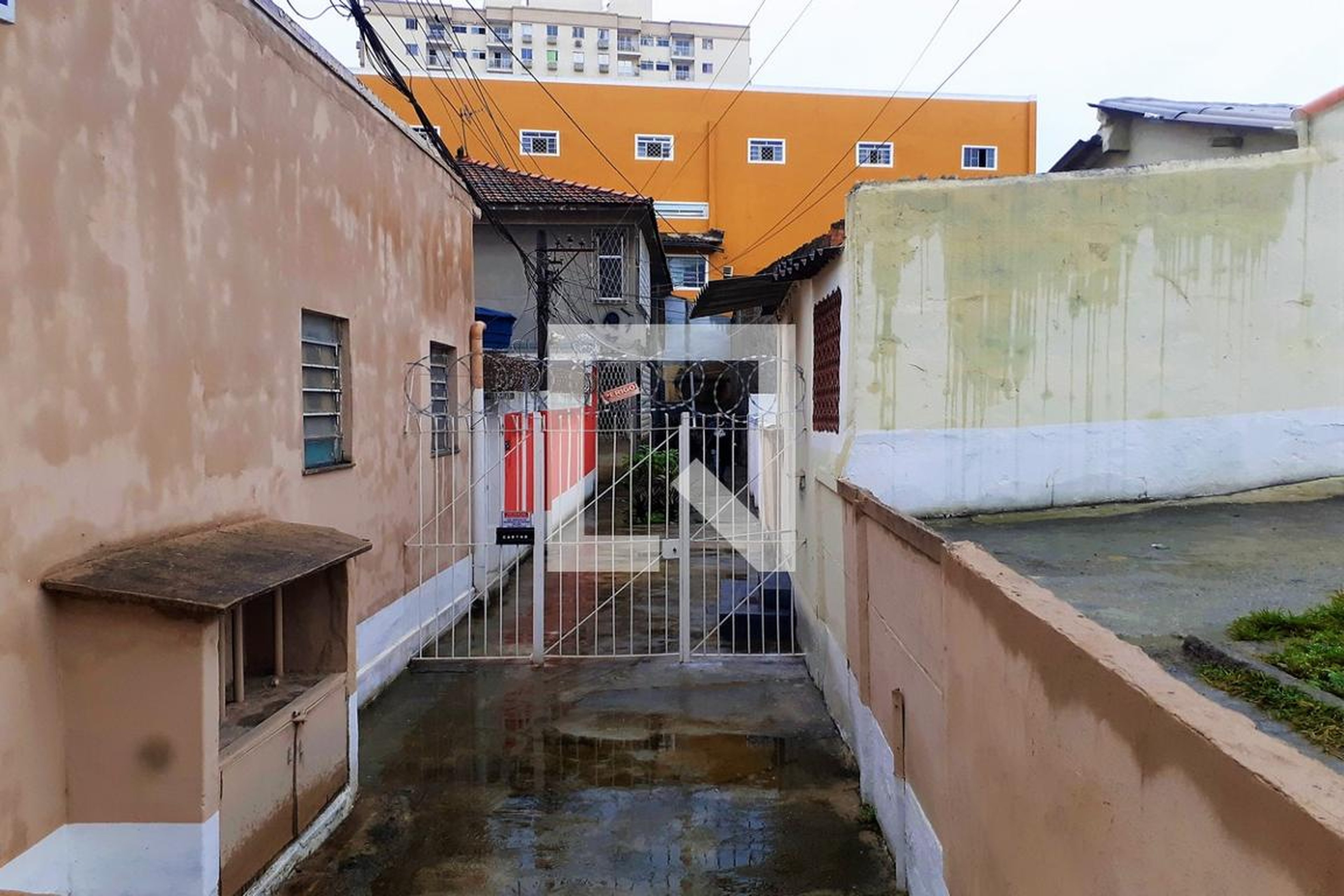 Fachada Condomínio em Rua Bispo Lacerda, 14