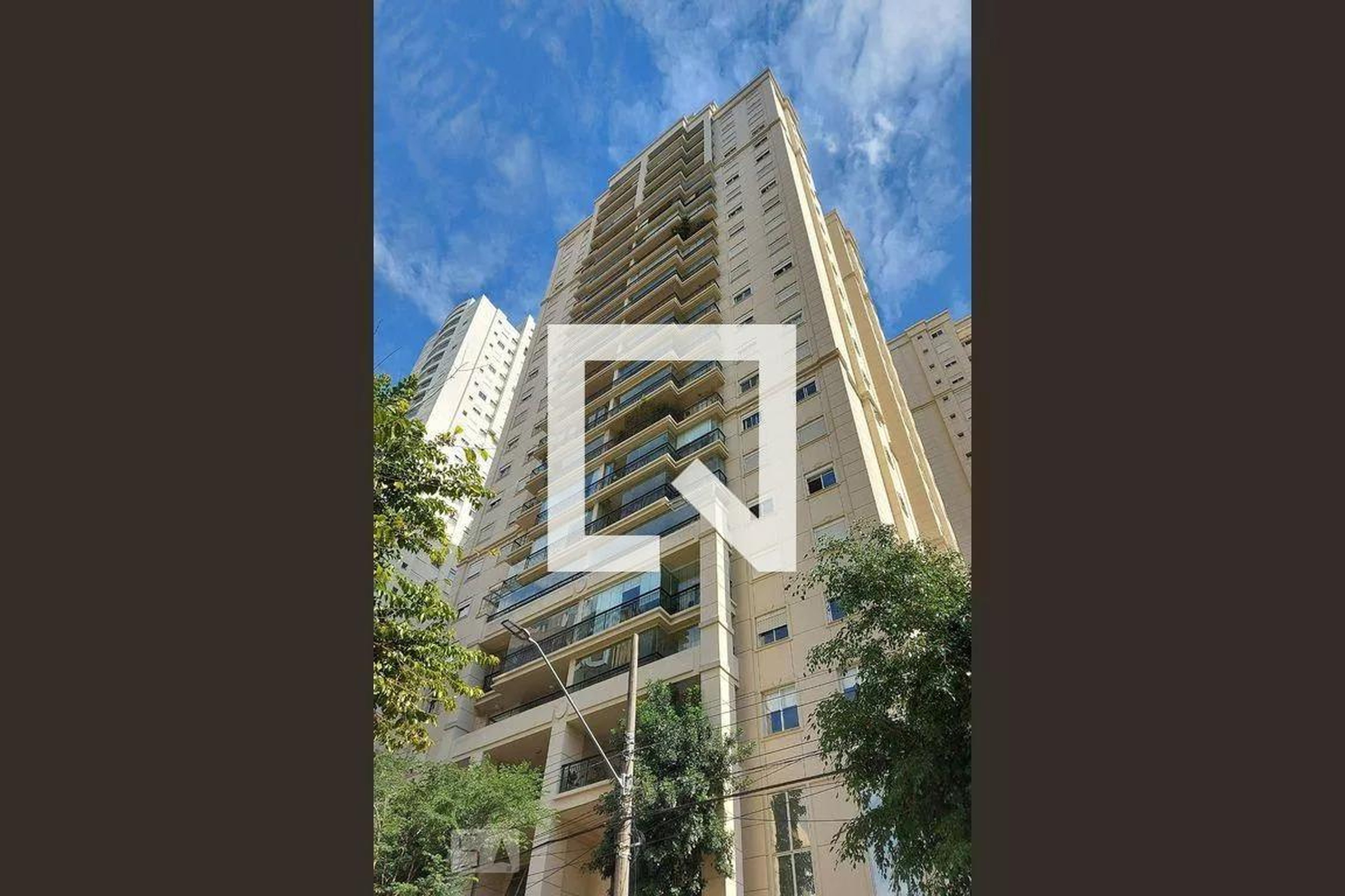 Fachada do Prédio Condomínio em Rua Peixoto Gomide, 75