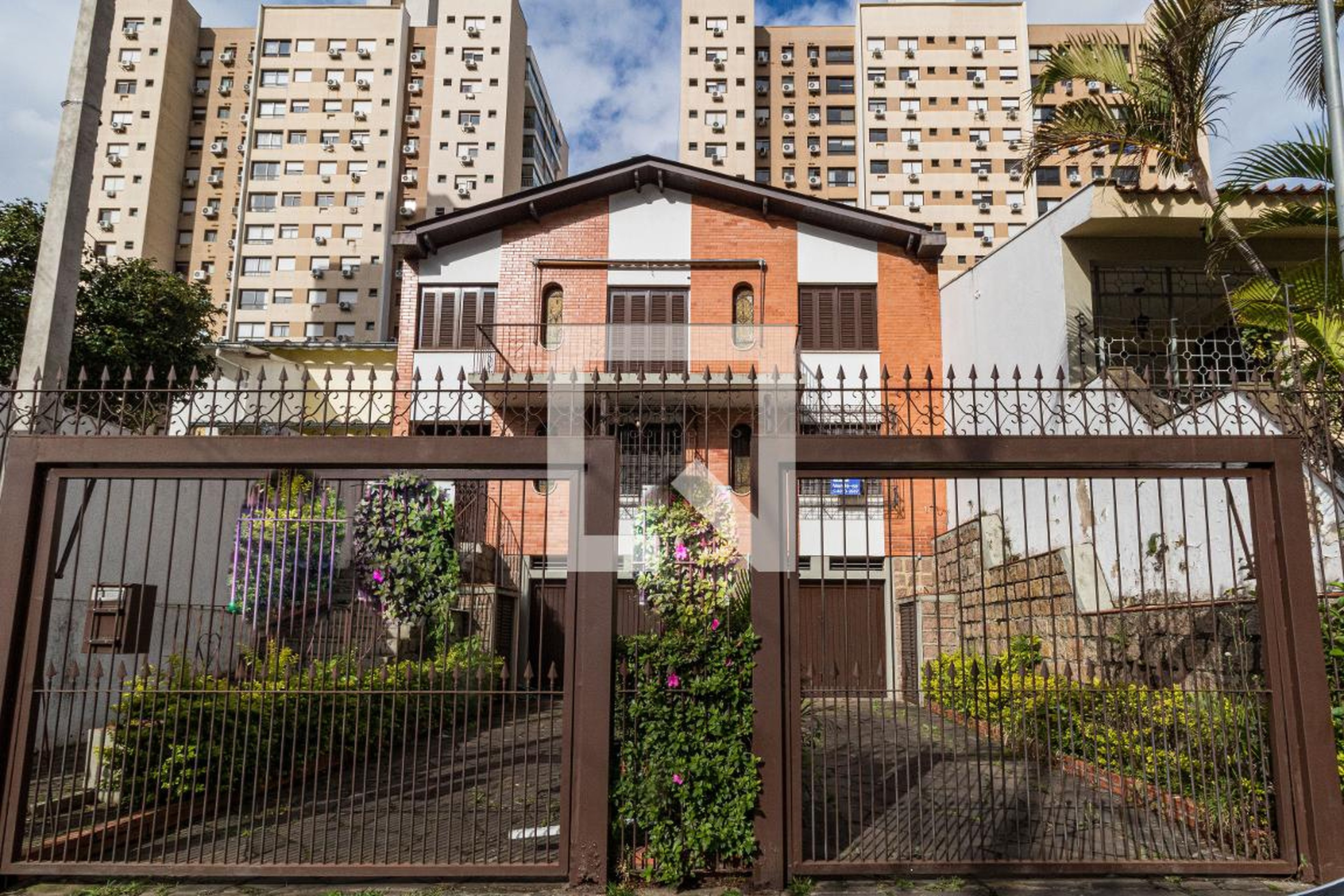 Fachada Condomínio em Rua Luis Cosme, 54