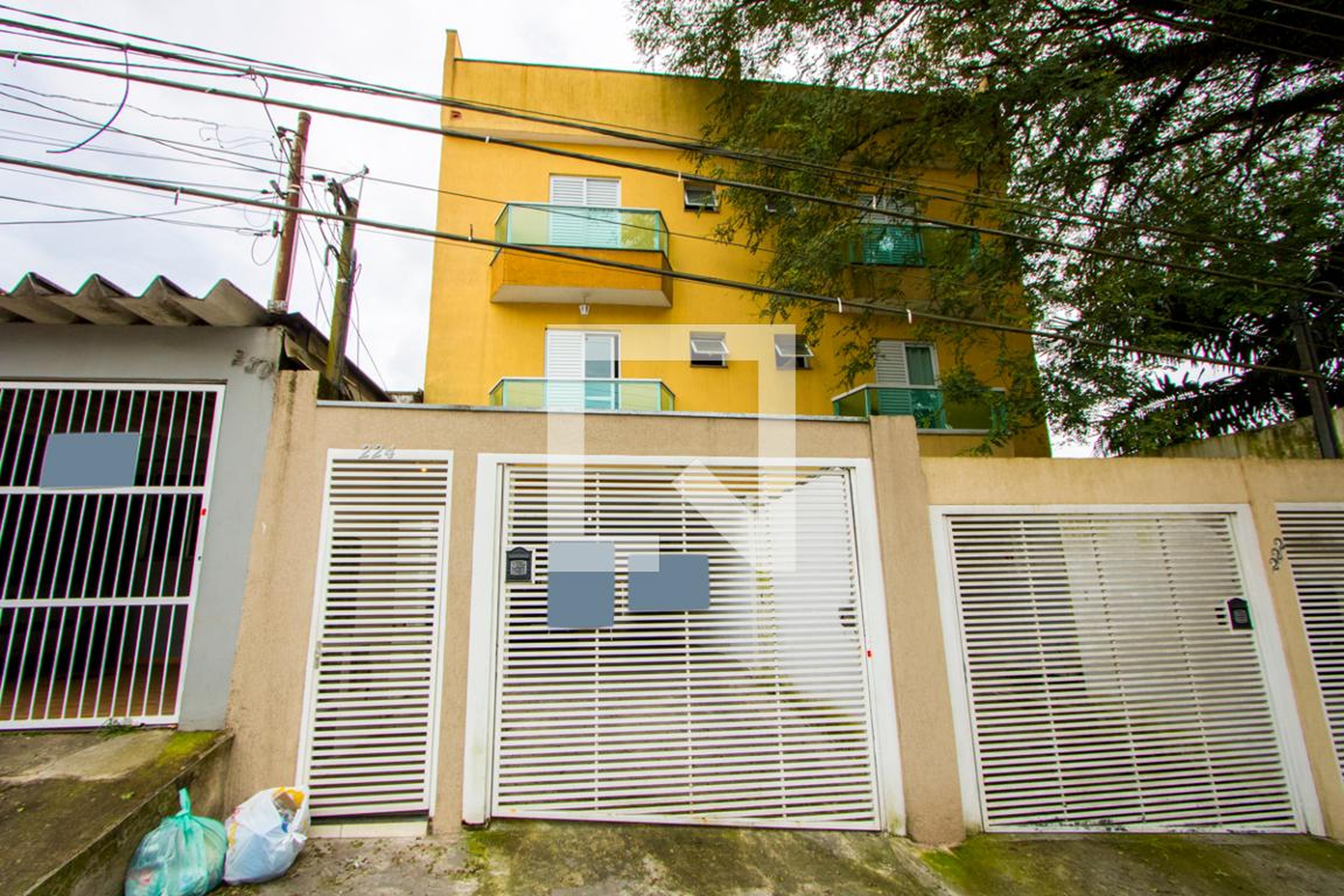 Fachada Condomínio em Rua Antônio Austregésilo, 224