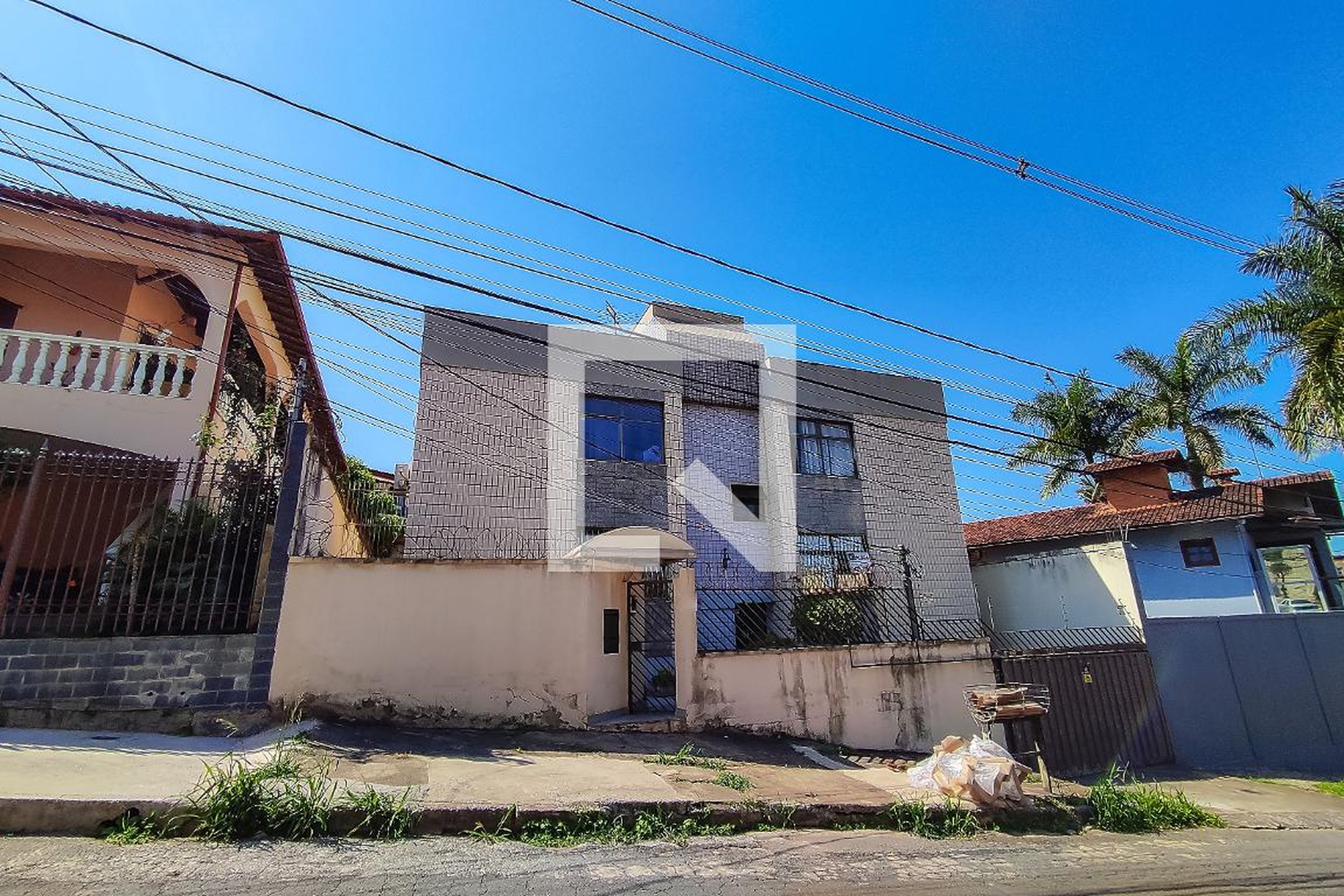 Fachada Condomínio em Rua Manoel Sábino Nogueira, 312