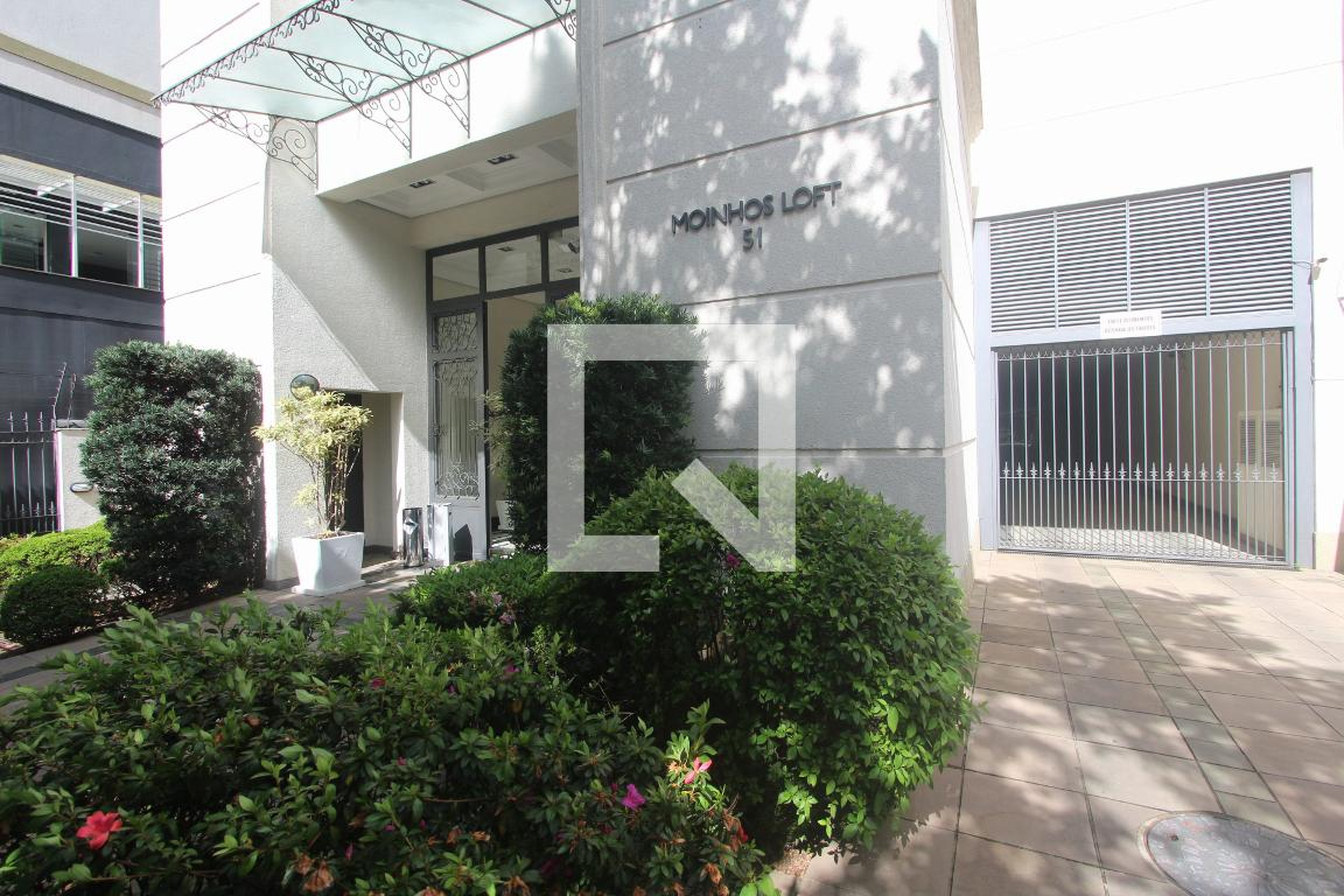 Fachada do Condomínio Edifício Moinhos Loft