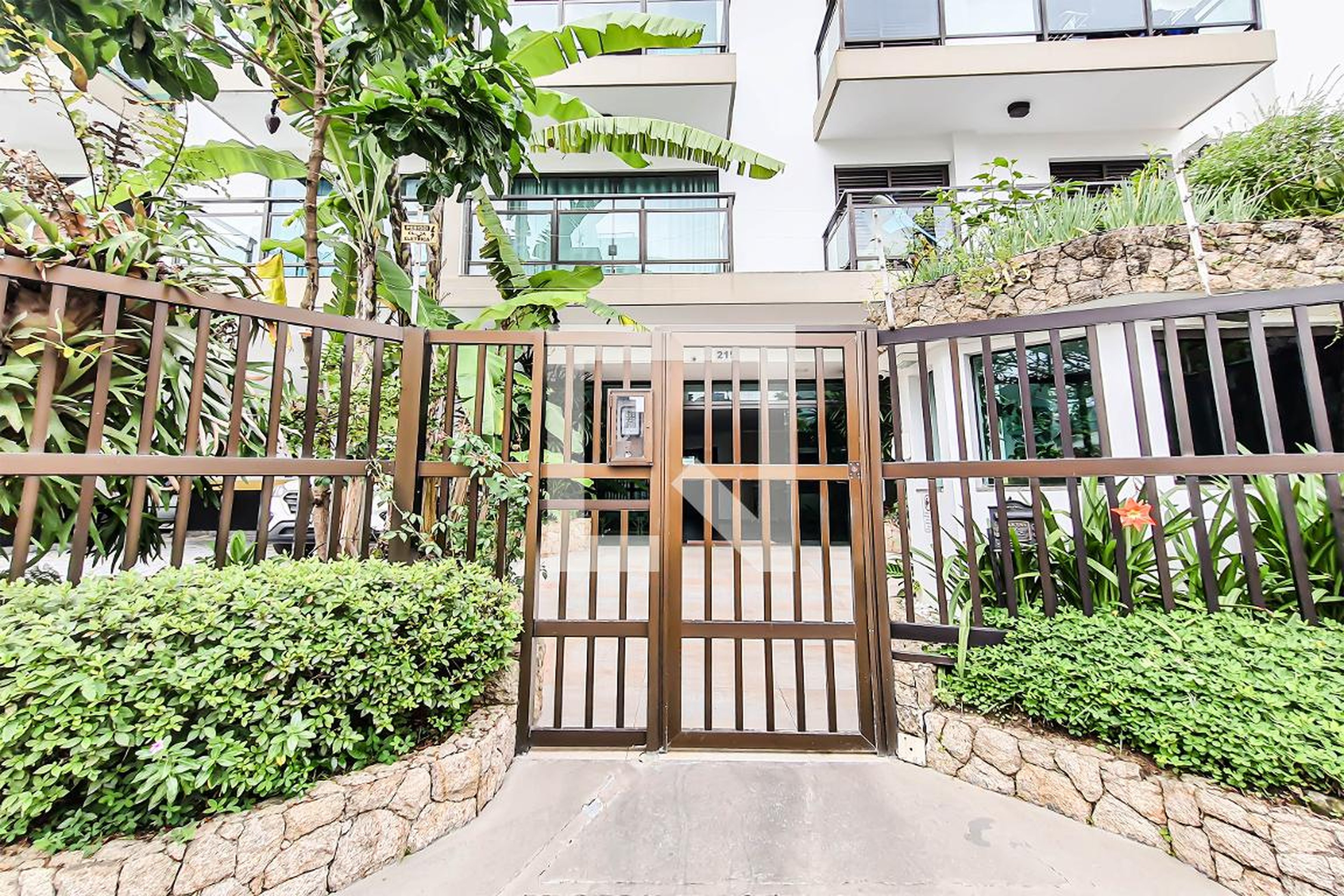 Fachada do Prédio Condomínio em Rua Ciro Alves, 221