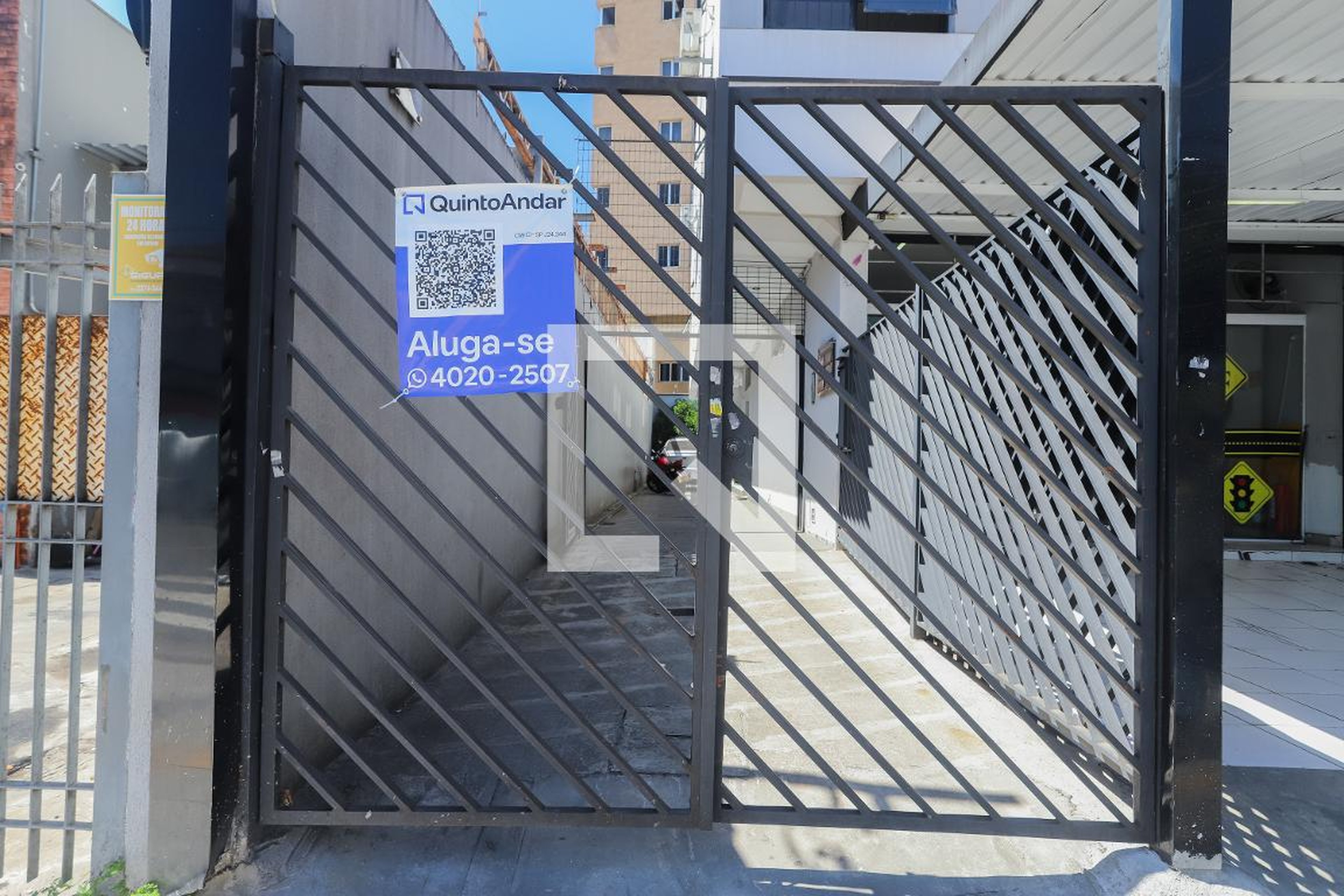 Fachada Condomínio em Rua Quirino dos Santos, 30