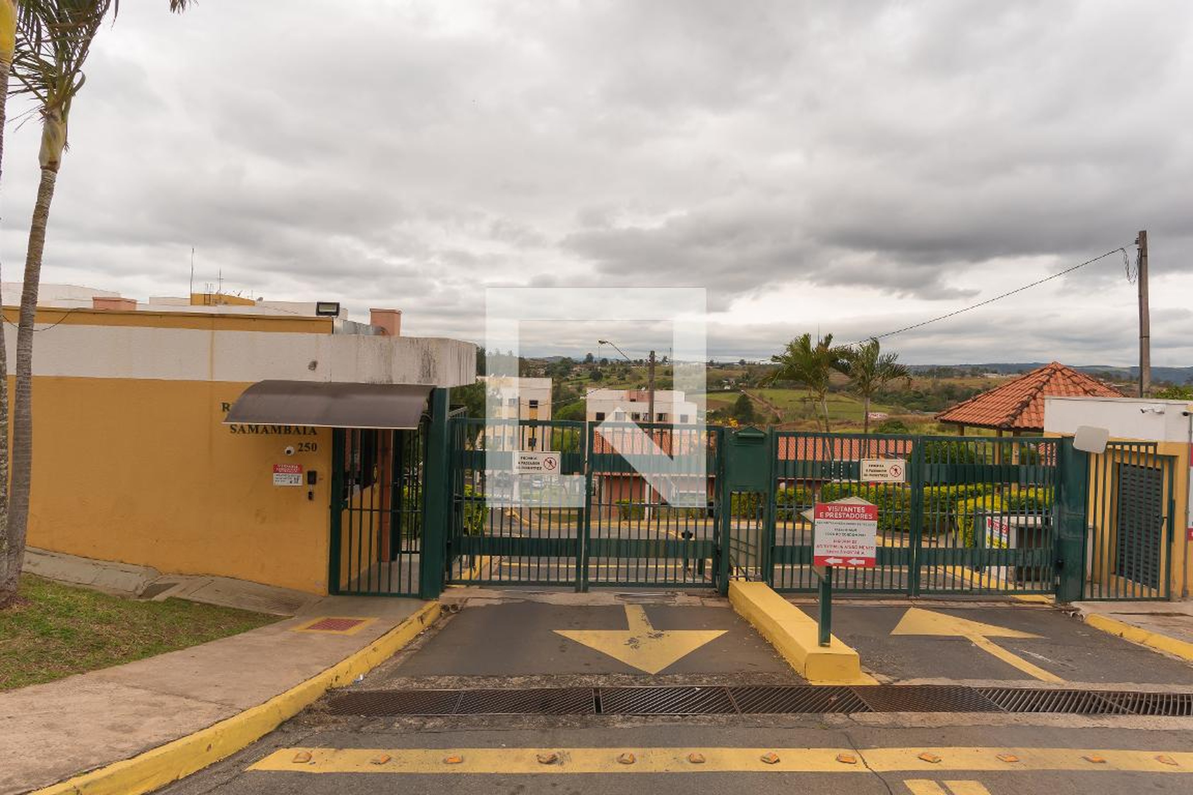 Fachada do Condomínio Condomínio Samambaia