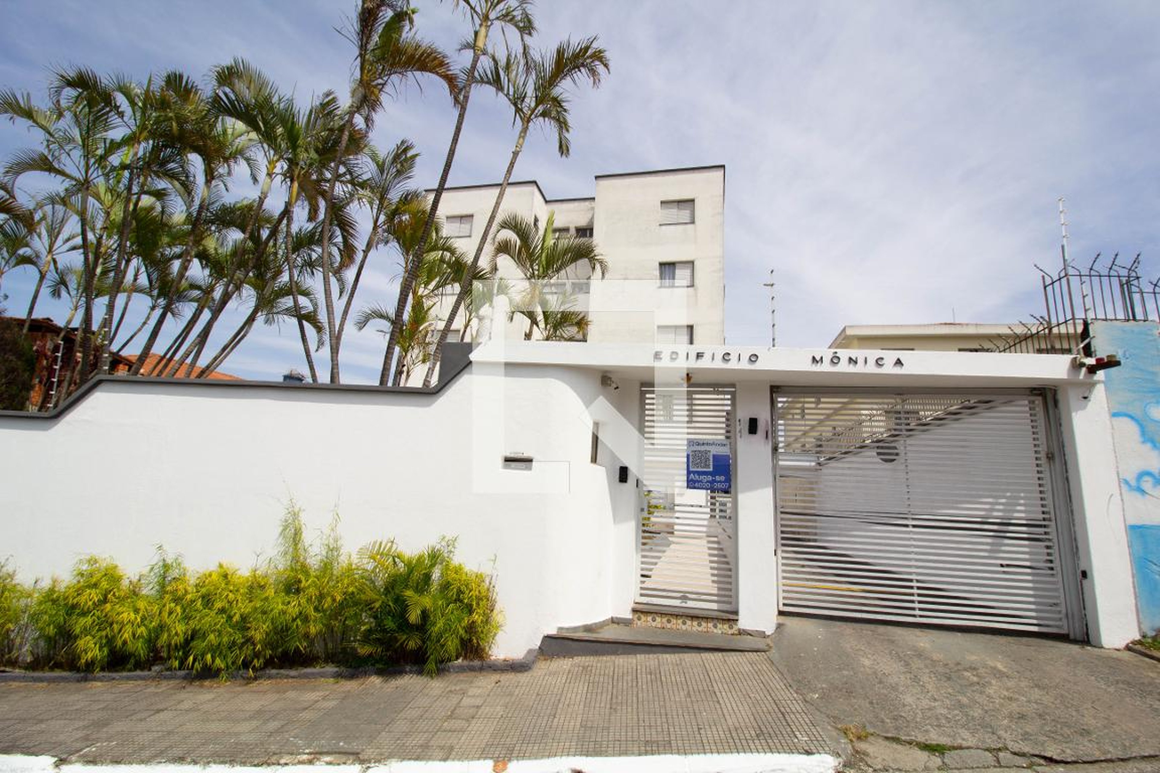 Fachada Condomínio em Rua Tristão José Ferreira, 140