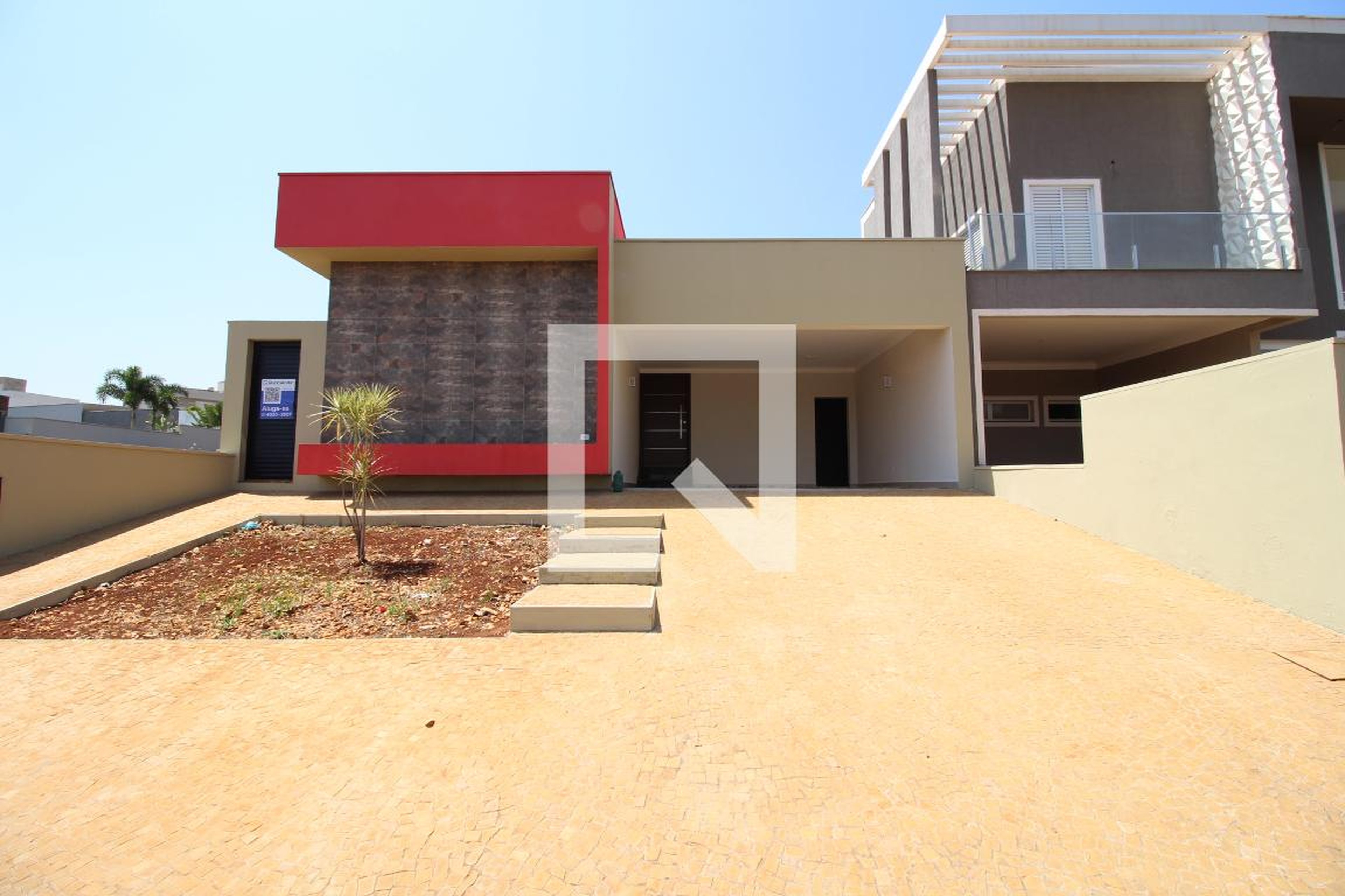 Fachada Condomínio em Rua Ana Lopes Prates, 756