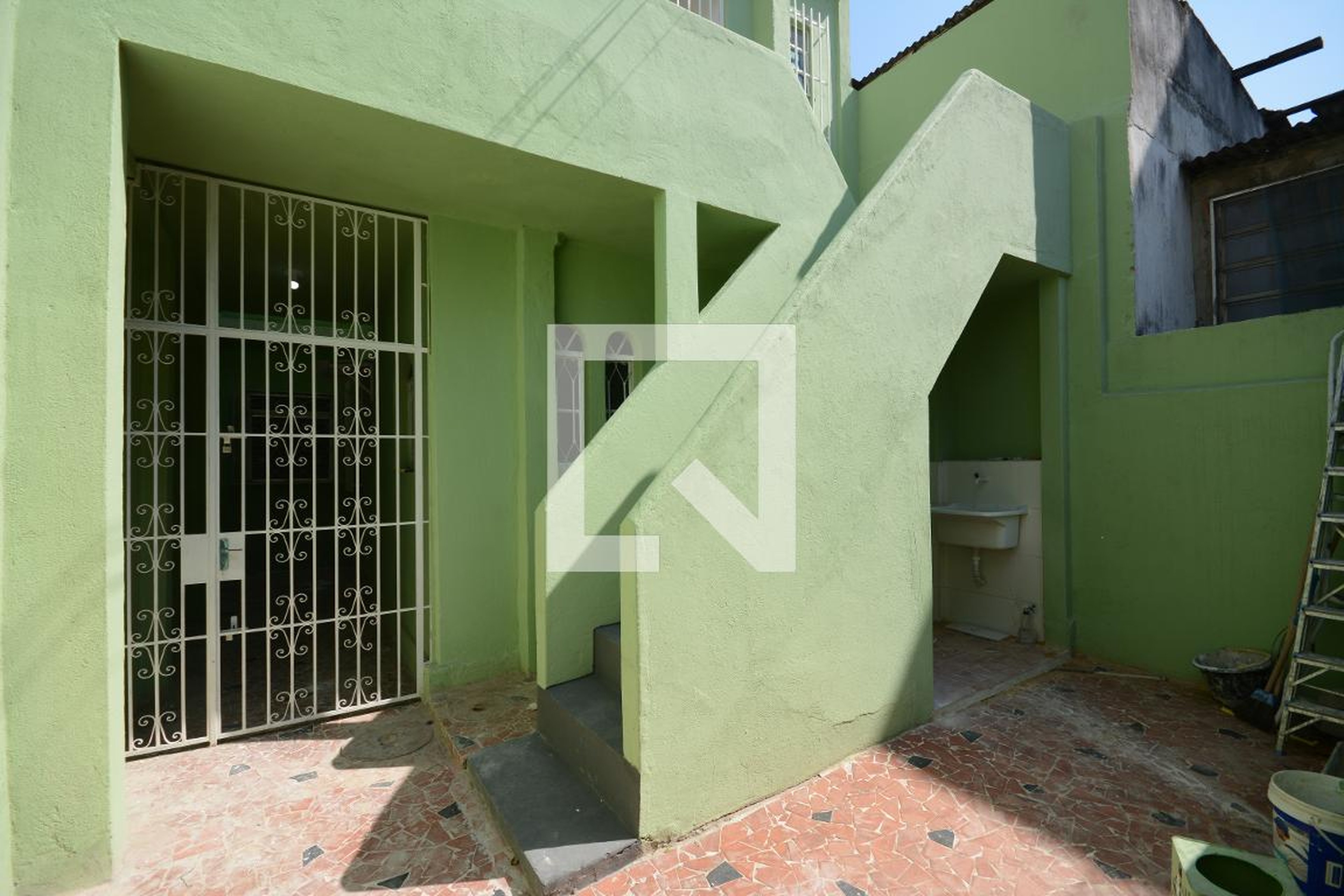 Fachada Condomínio em Estrada Intendente Magalhães, 391