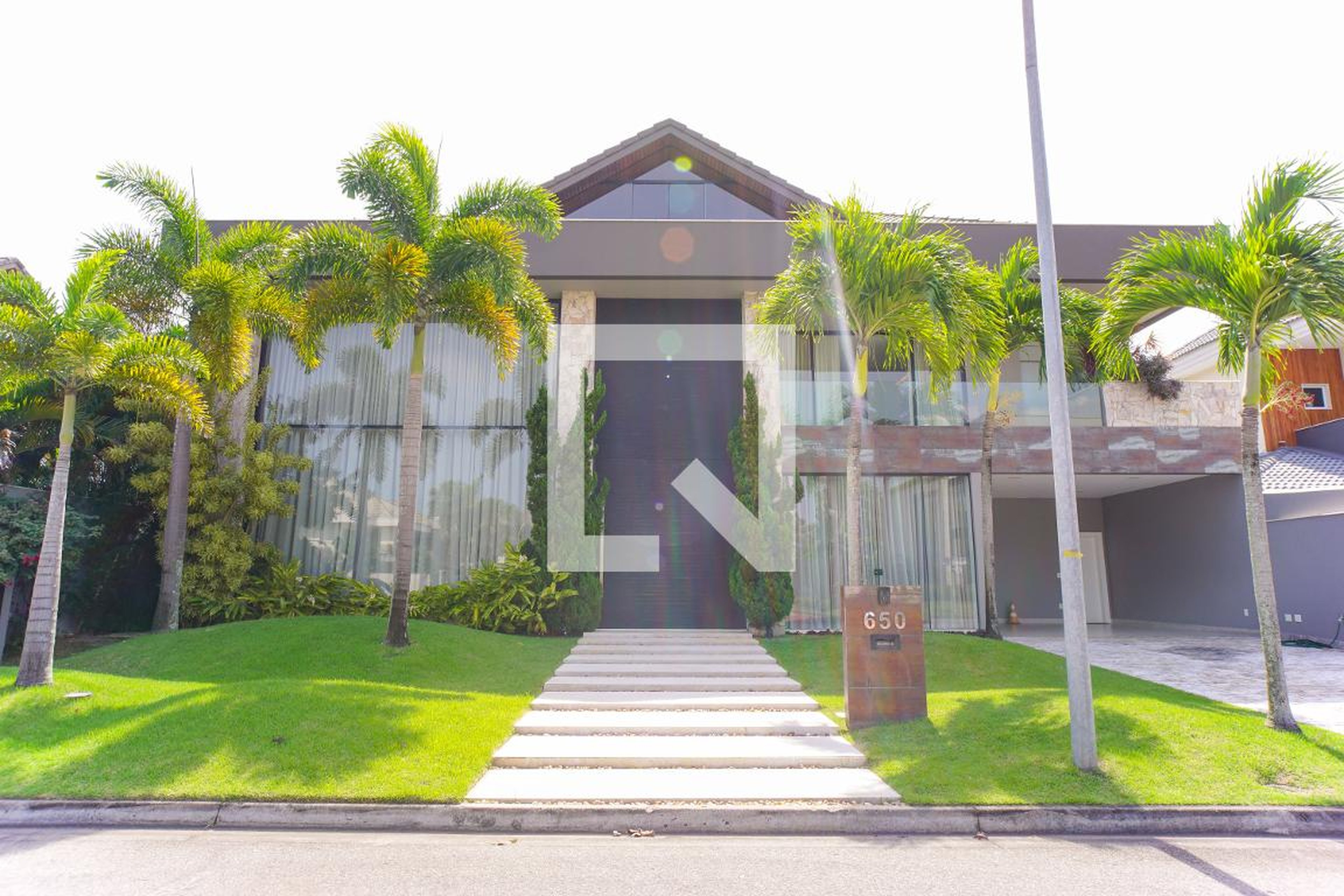 Fachada Condomínio em Rua Paulo Santos, 650