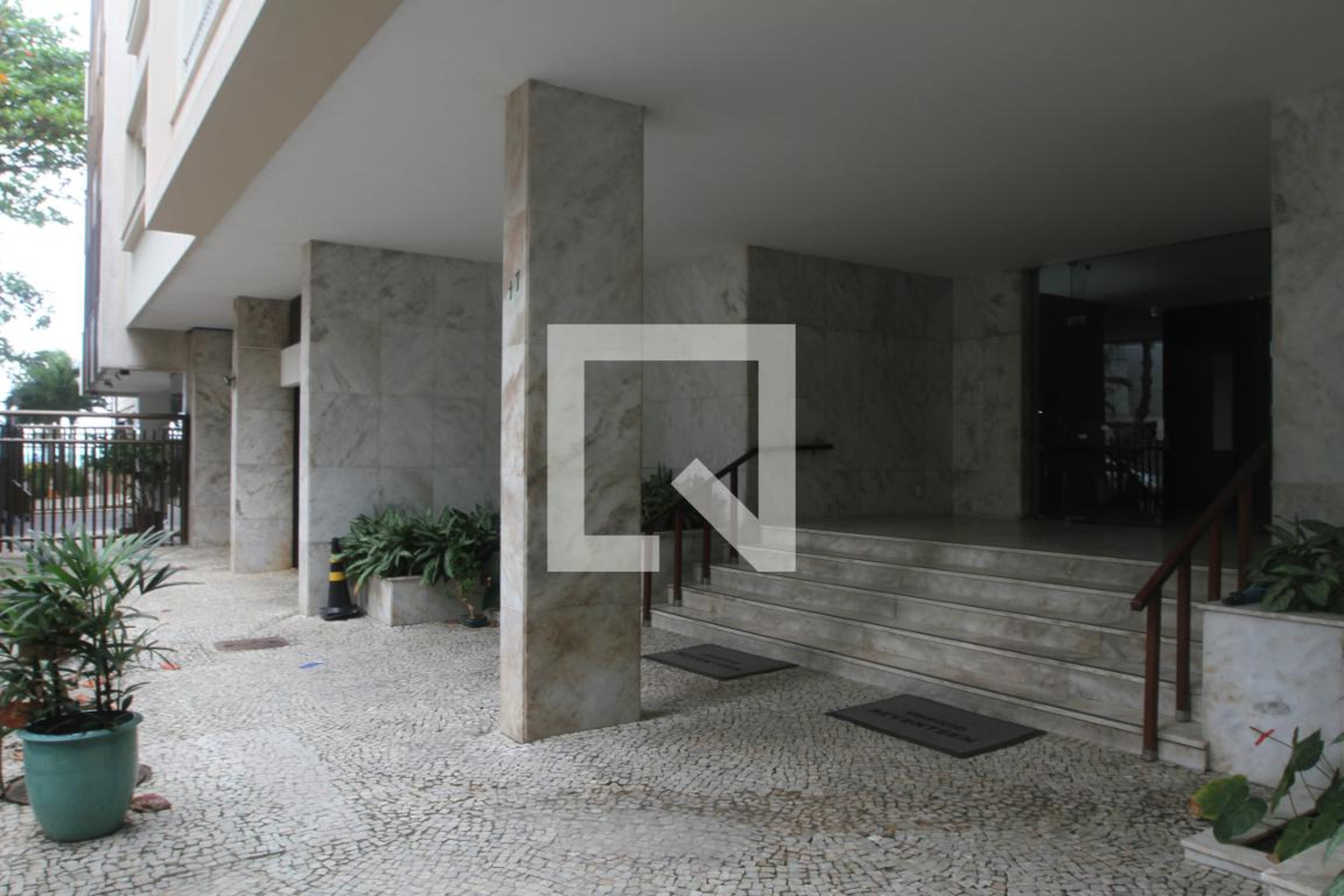 Entrada do Prédio - Edifício Seventeen