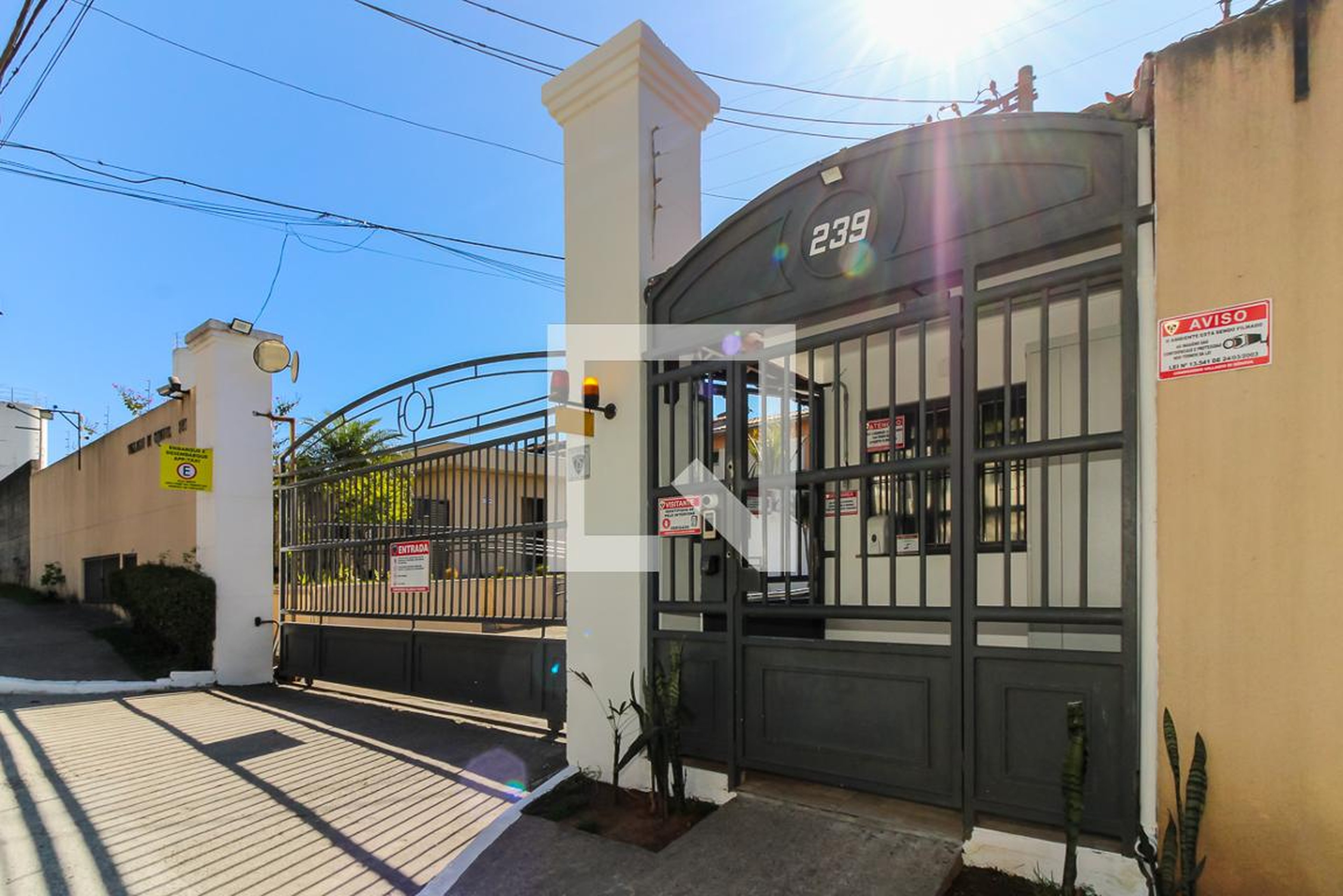 Fachada do Condomínio Condomínio Villagio Di Genova