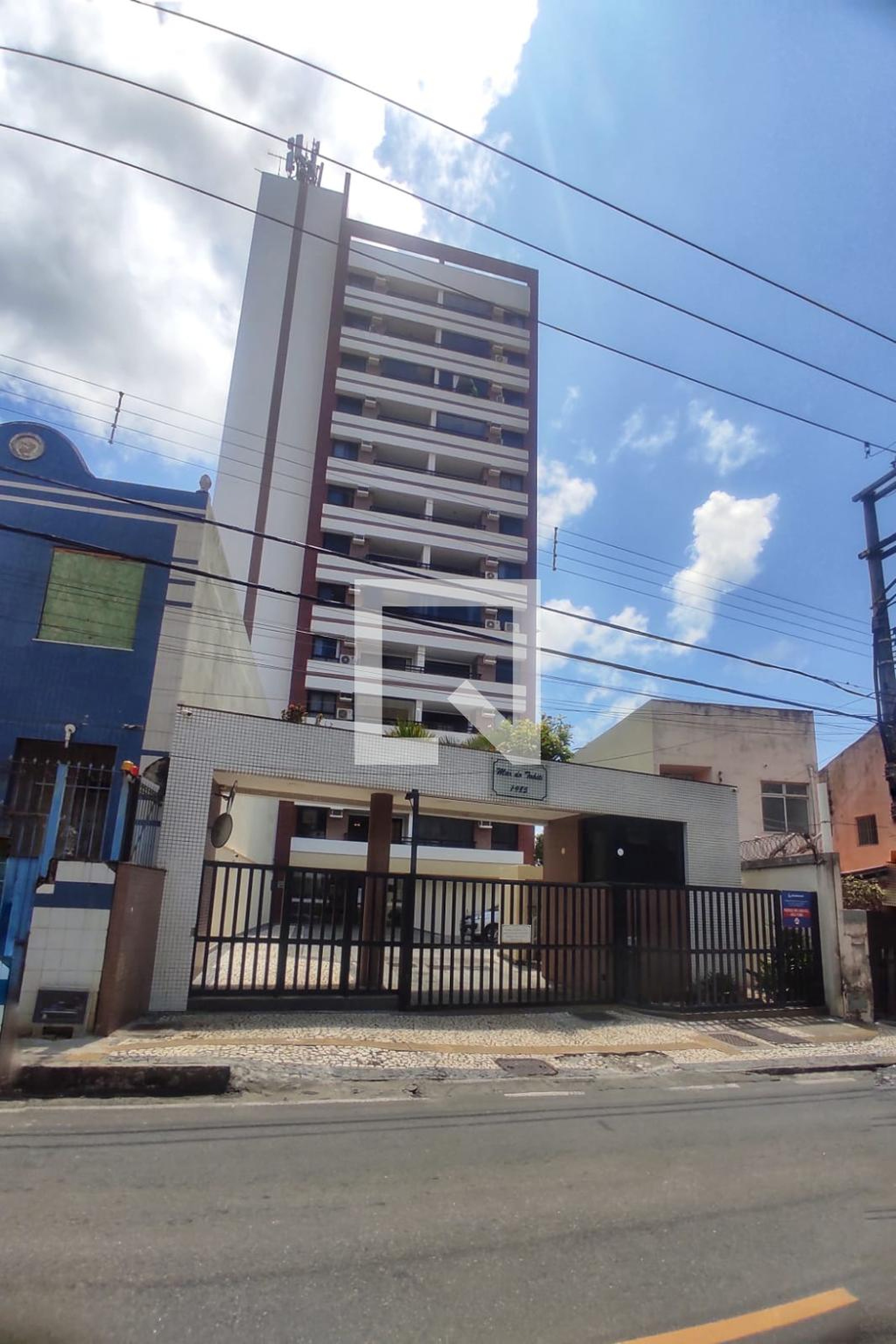 Fachada do Condomínio Edifício Mar do Tahiti